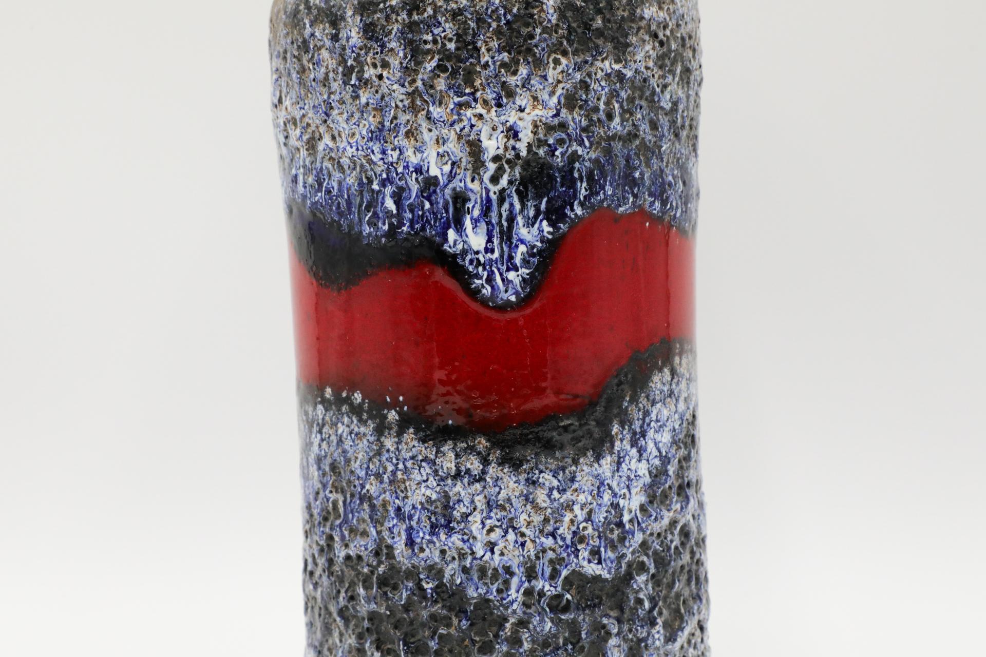 Vase en céramique émaillée bleu et gris avec rayure rouge d'Allemagne de l'Ouest en vente 1