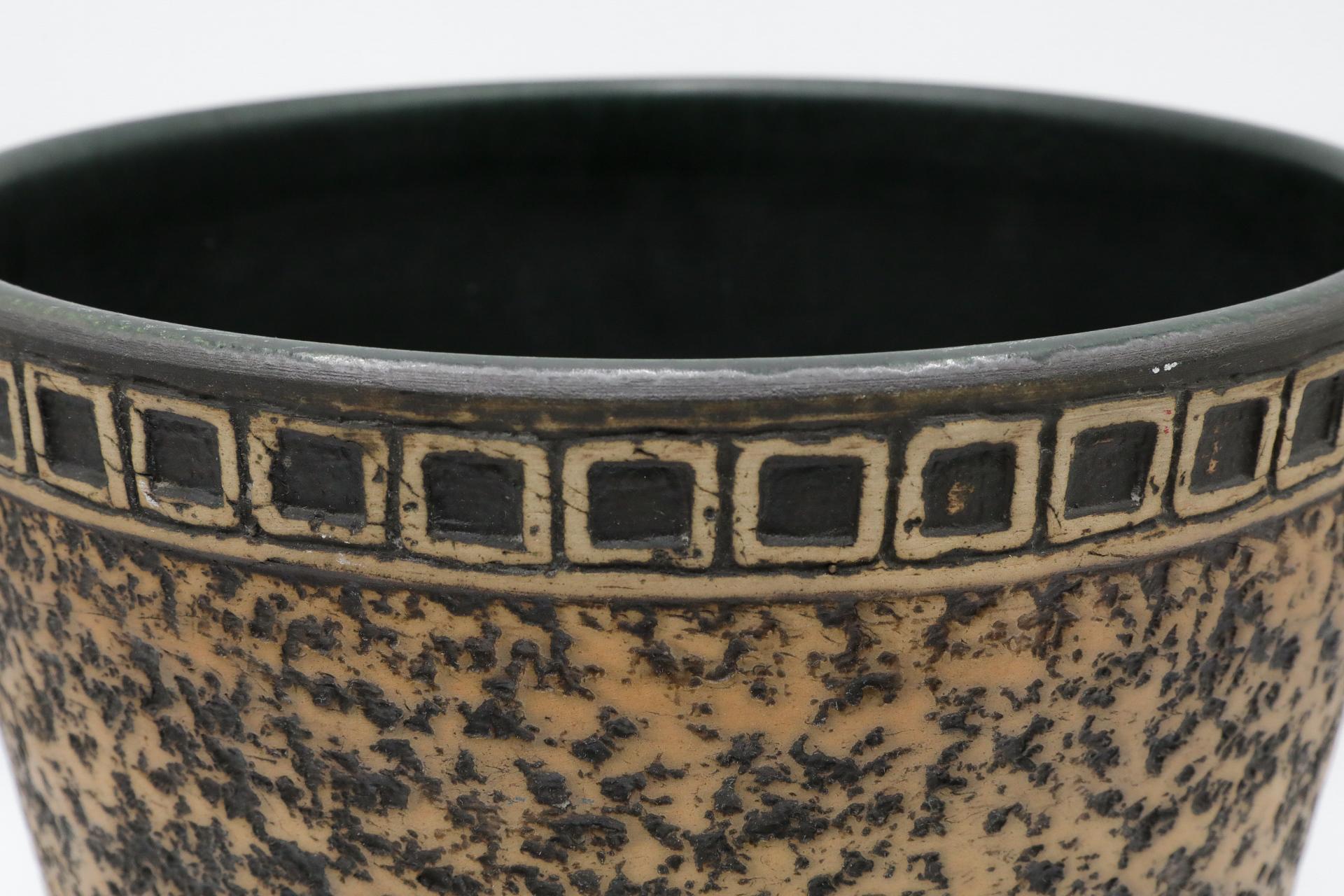 Céramique Jardinière d'Allemagne de l'Ouest texturée noire et brun clair en vente