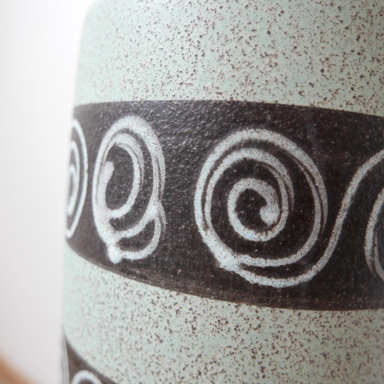 XX secolo Vaso di metà secolo in ceramica verde della Germania Occidentale in vendita