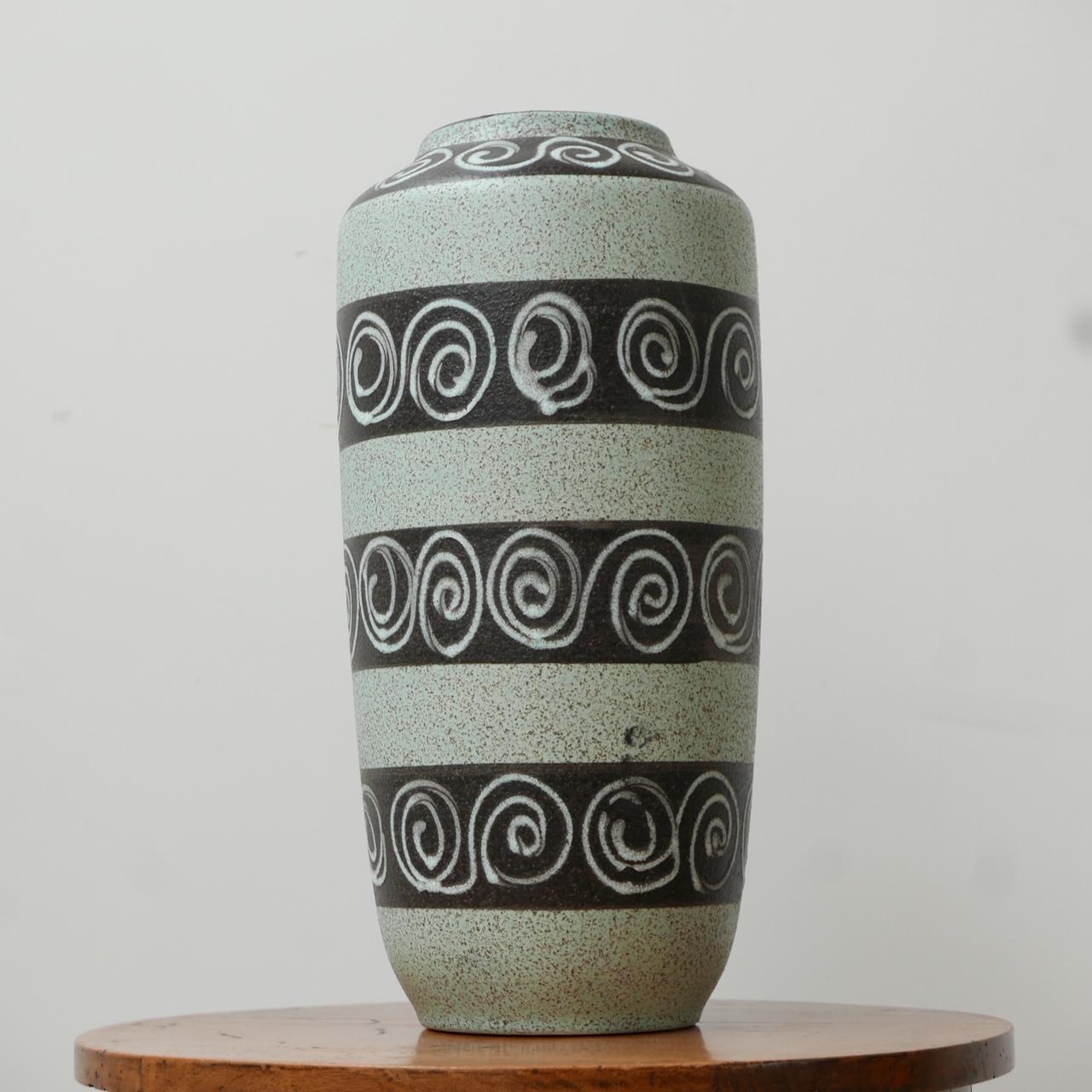 Vaso di metà secolo in ceramica verde della Germania Occidentale in vendita 2
