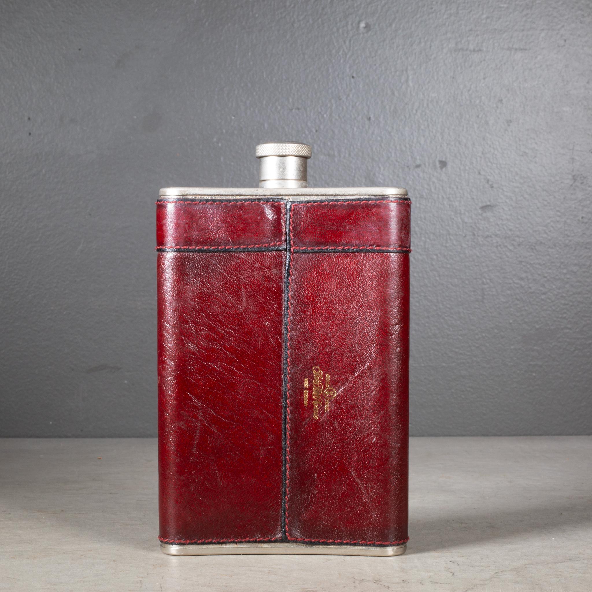 Westdeutscher Leder-Hip Flask für Saks Fifth Avenue, ca. 1960 im Zustand „Gut“ im Angebot in San Francisco, CA