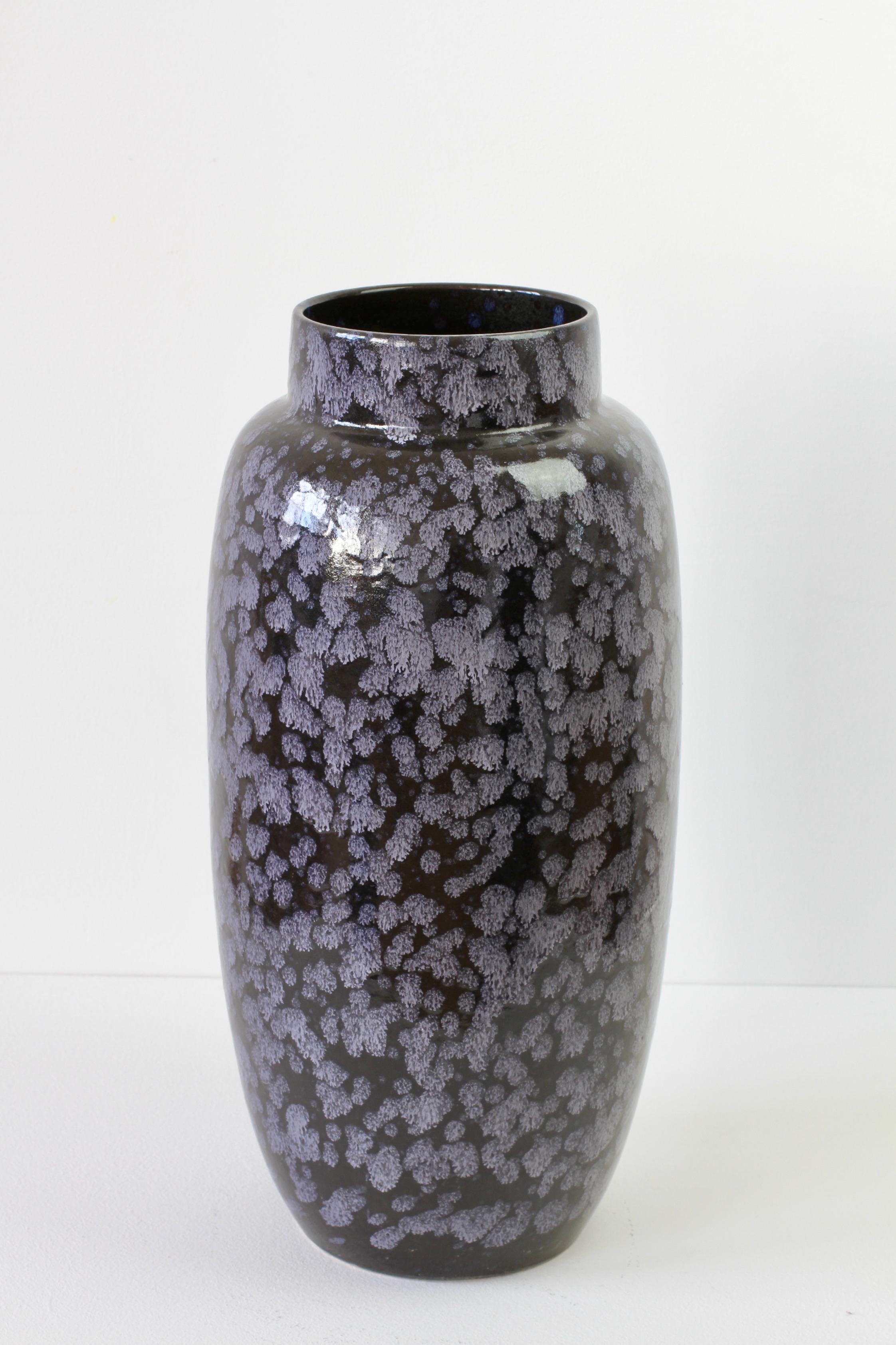 Gorgeous tall floor standing vase or umbrella stand by West German Pottery manufacturer Scheurich Keramik (Ceramic), circa 1970s. Add a splash of color / colour to your home decor with this beautiful black and gray glaze. Would make a great umbrella