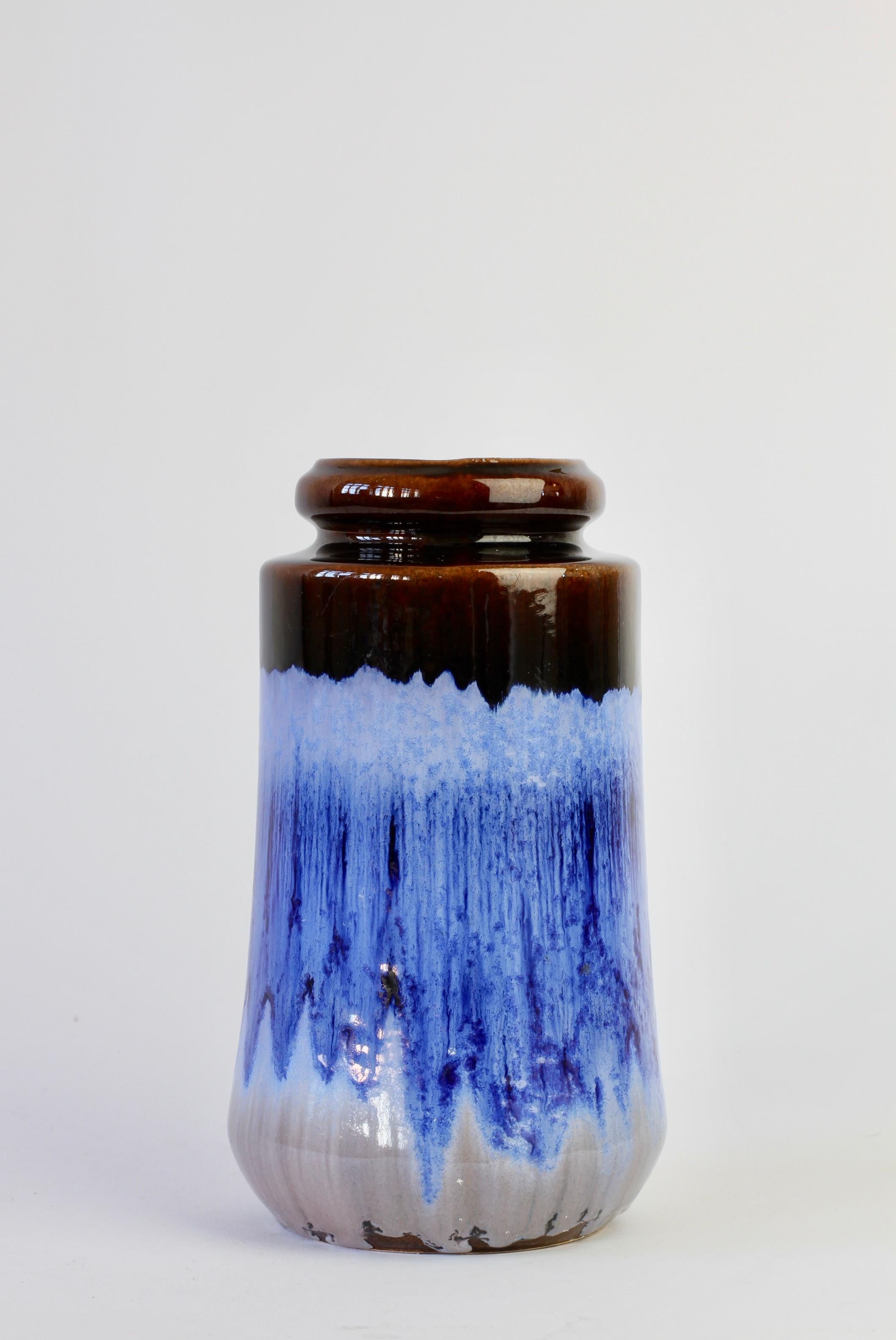 Argile Vase ouest-allemand du milieu du siècle en glaçure bleue à gouttes de lave par Scheurich, vers 1965 en vente