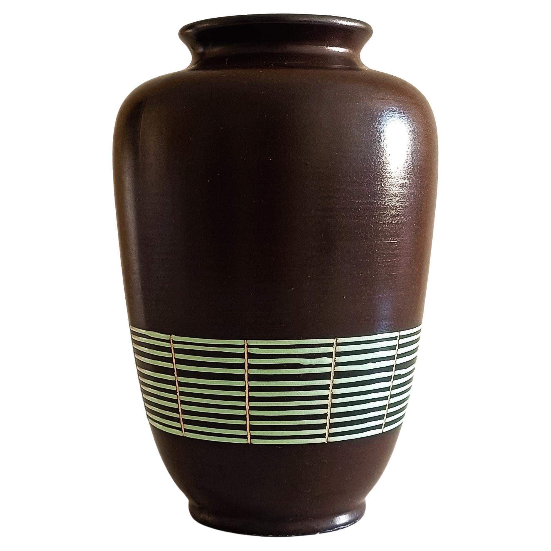 
This exquisite vintage Mid-Century West German art pottery ceramic vase by Eckhardt & Engler is a timeless piece that embodies the elegance and sophistication of mid-20th century design. A testament of exceptional craftsmanship, this vase features