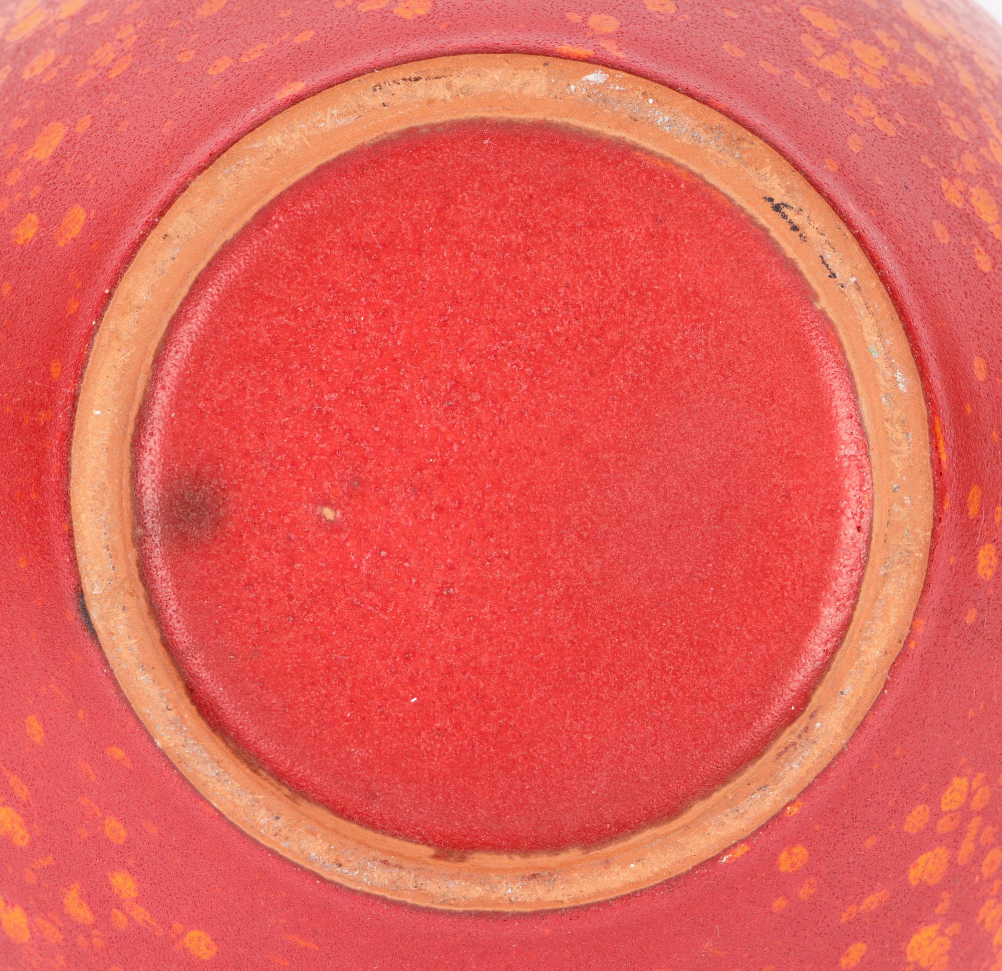 Westdeutsche Mitte des Jahrhunderts Stilvolle rot glasierte Vase mit zwei Henkeln im Angebot 6