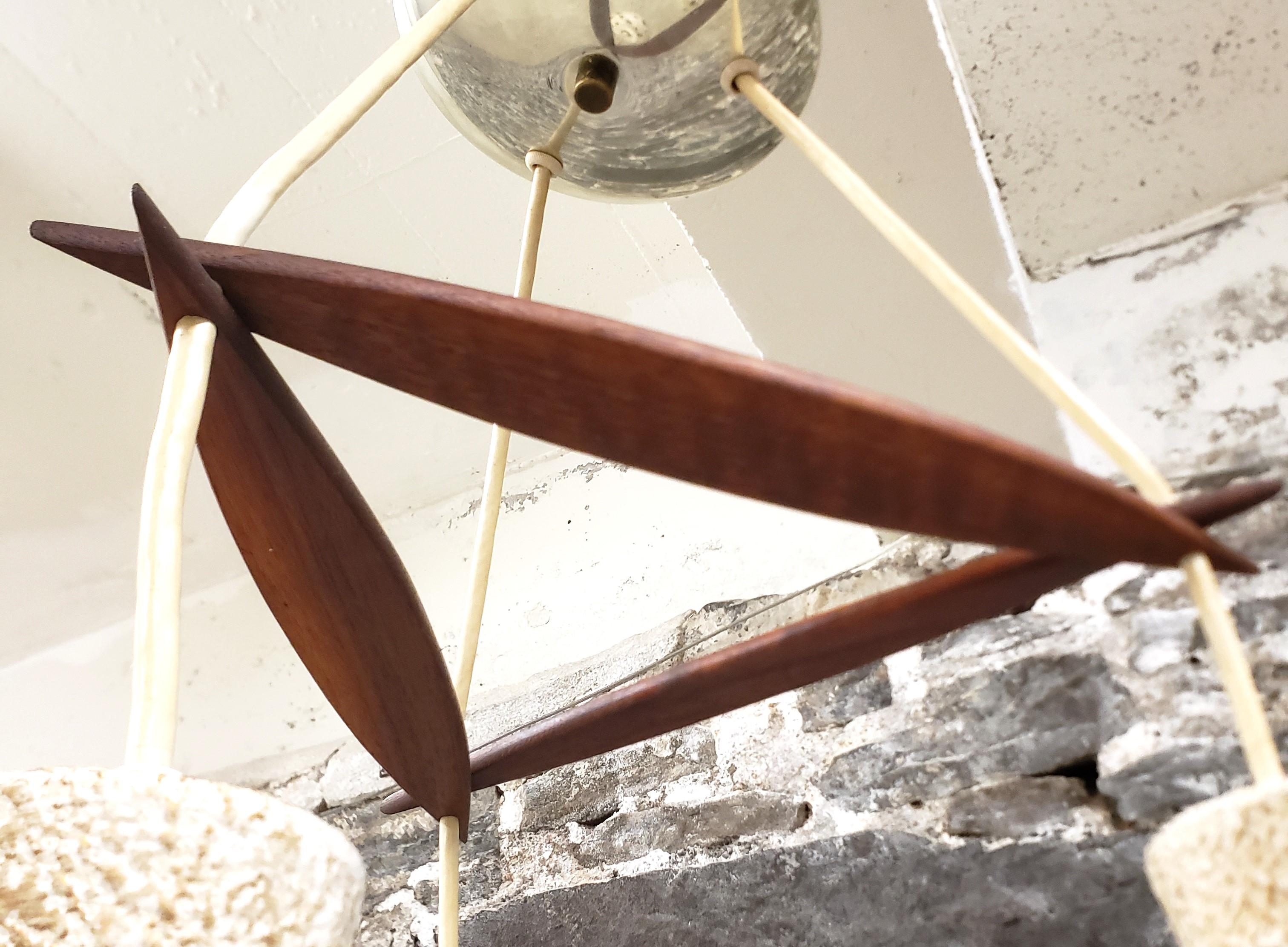 Lampadario a sospensione triplo West German Pottery e staffa in teak in vendita 5