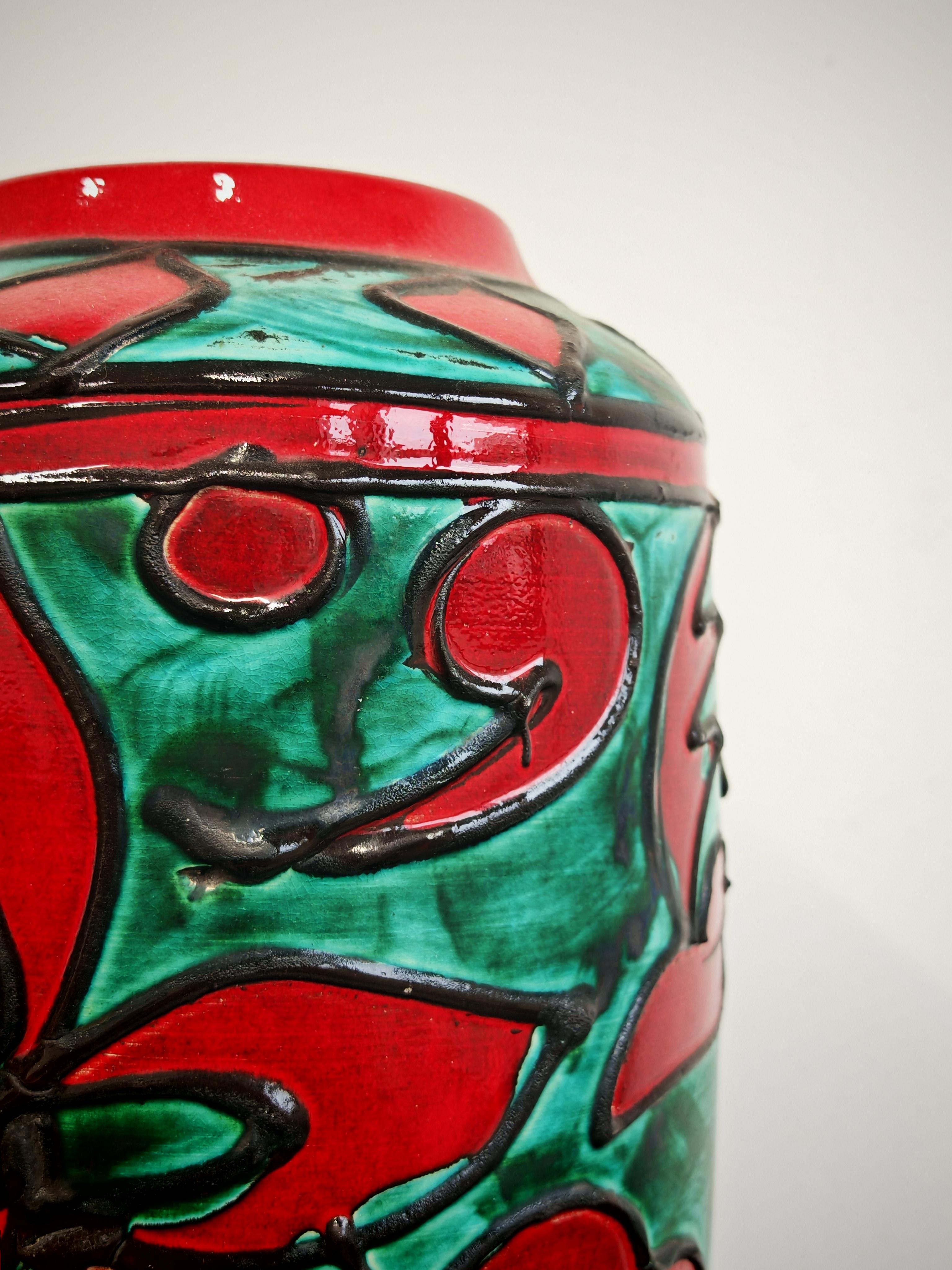 Vaso da terra in ceramica West German Pottery in rosso e verde di Scheurich, Germania, anni '60 in vendita 1