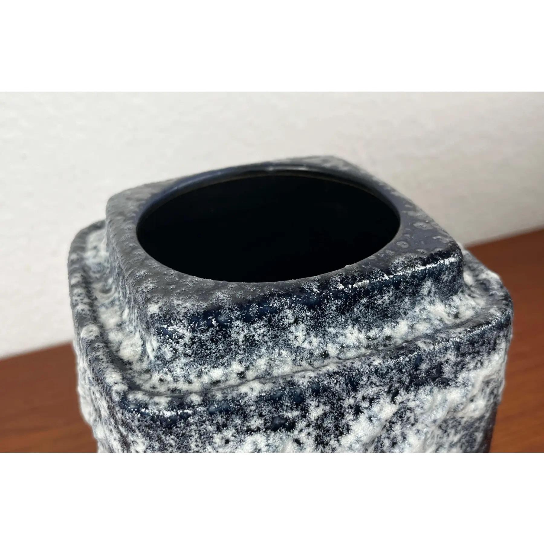 Mid-Century Modern West German Pottery WGP Fat Lava Planter from Dümler & Breiden, 1960s, in Very Good conditions. Designed 1960 to 1969 This piece has an attribution mark,

Additional information:
Materials: Ceramic
Color: Black
Style: Mid-Century