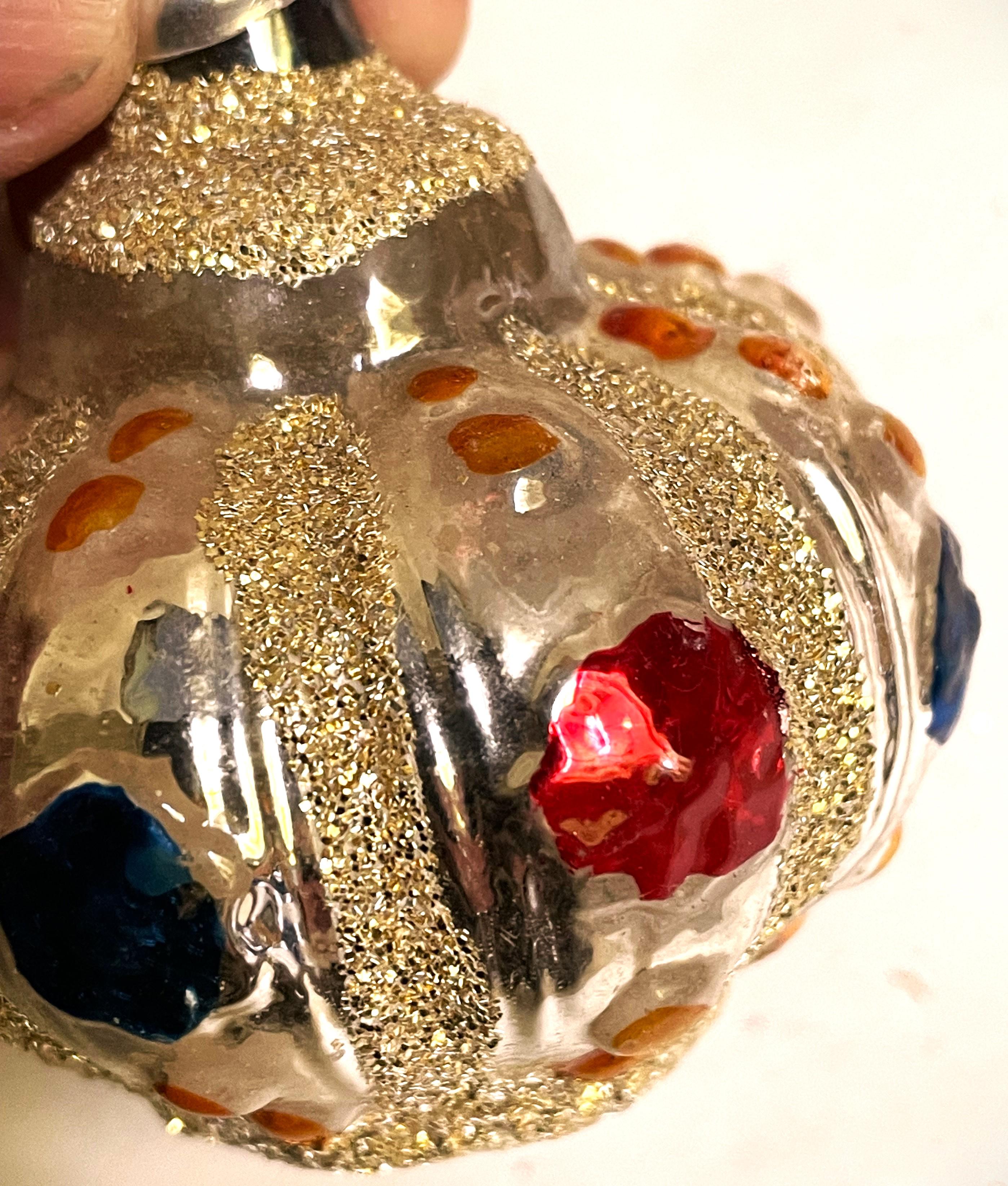 Allemand Ornement de sapin de Noël en forme de couronne en verre au mercure soufflé A Silver en vente