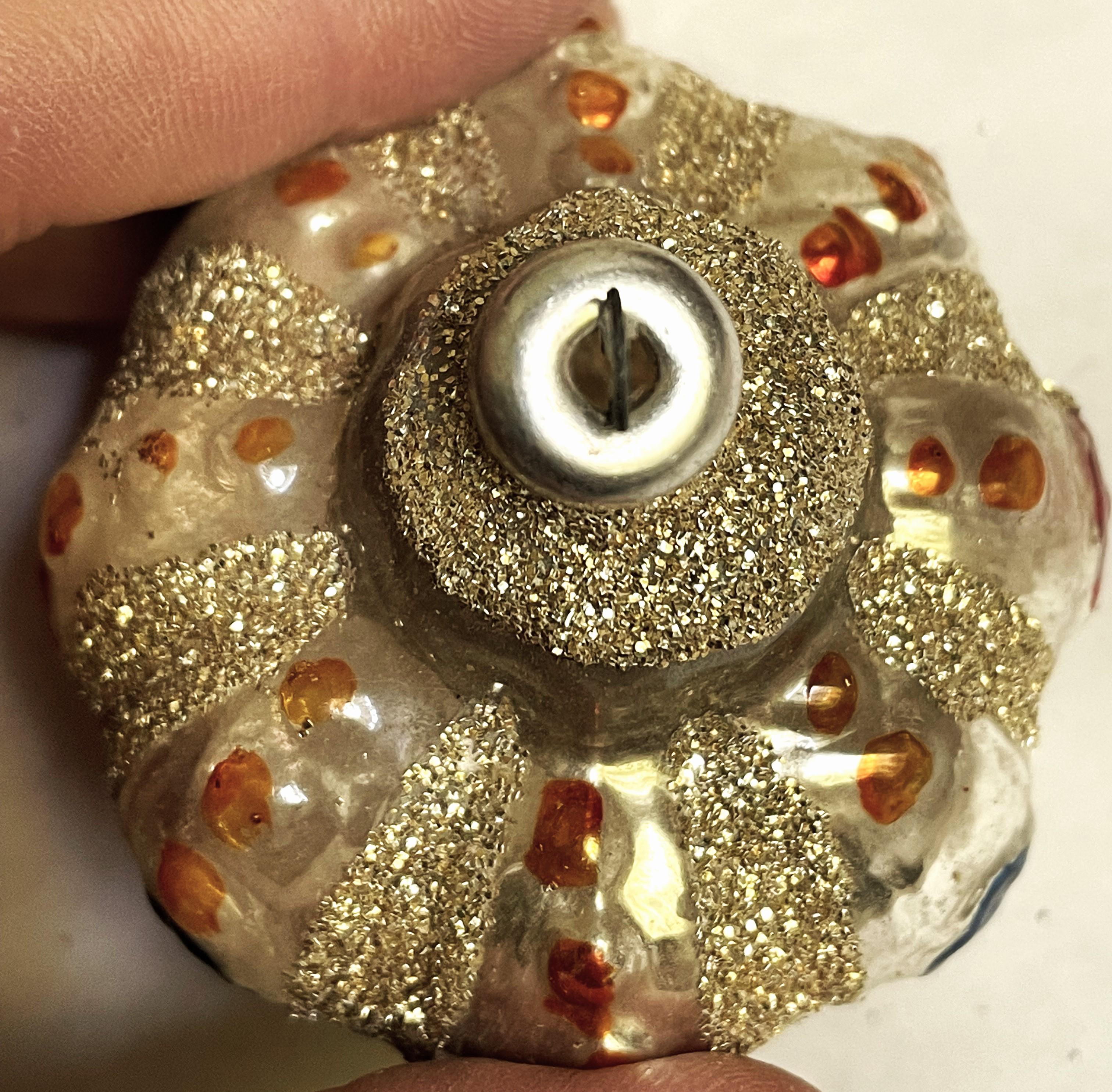 Moulé Ornement de sapin de Noël en forme de couronne en verre au mercure soufflé A Silver en vente
