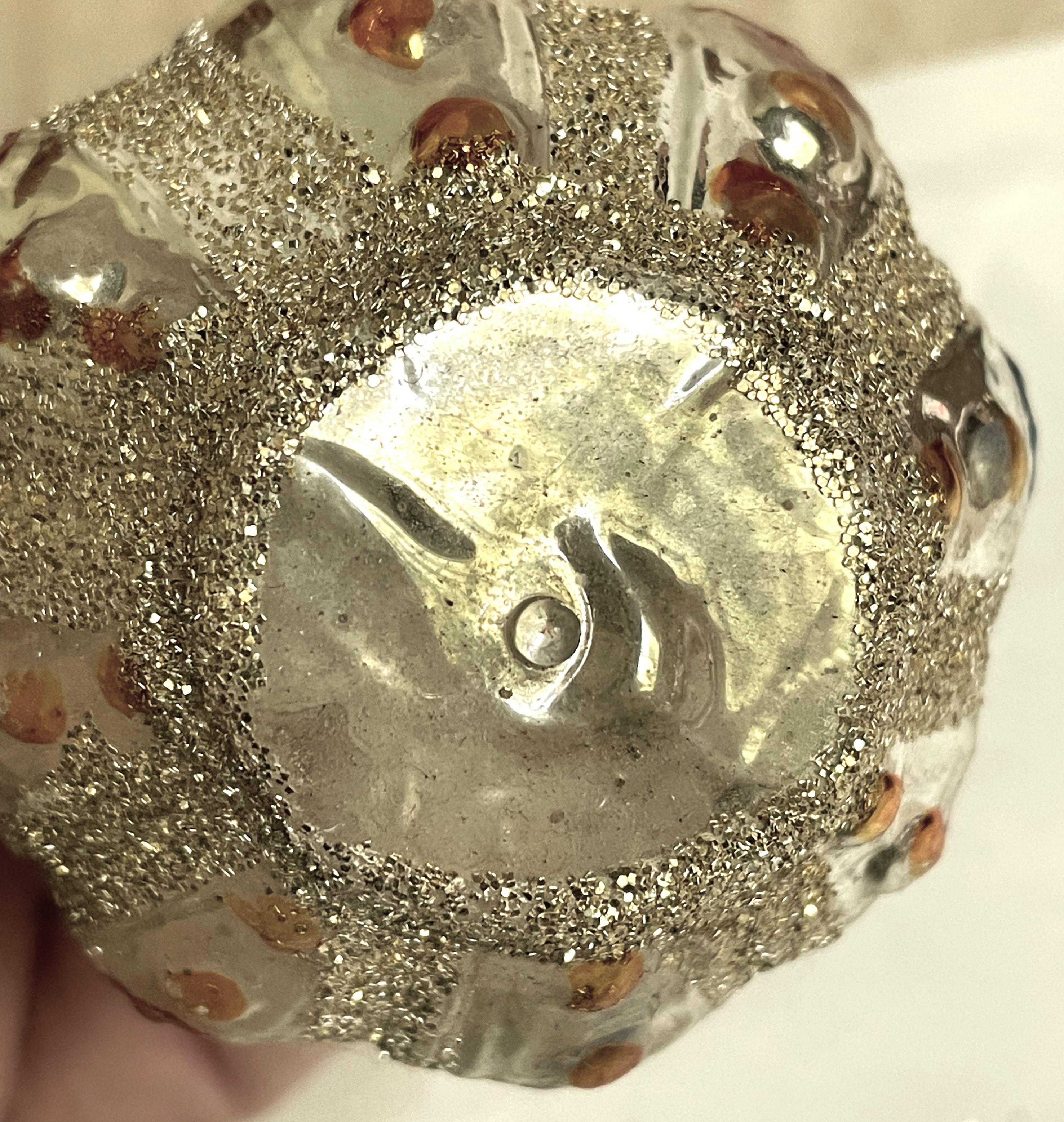 Ornement de sapin de Noël en forme de couronne en verre au mercure soufflé A Silver en vente 1