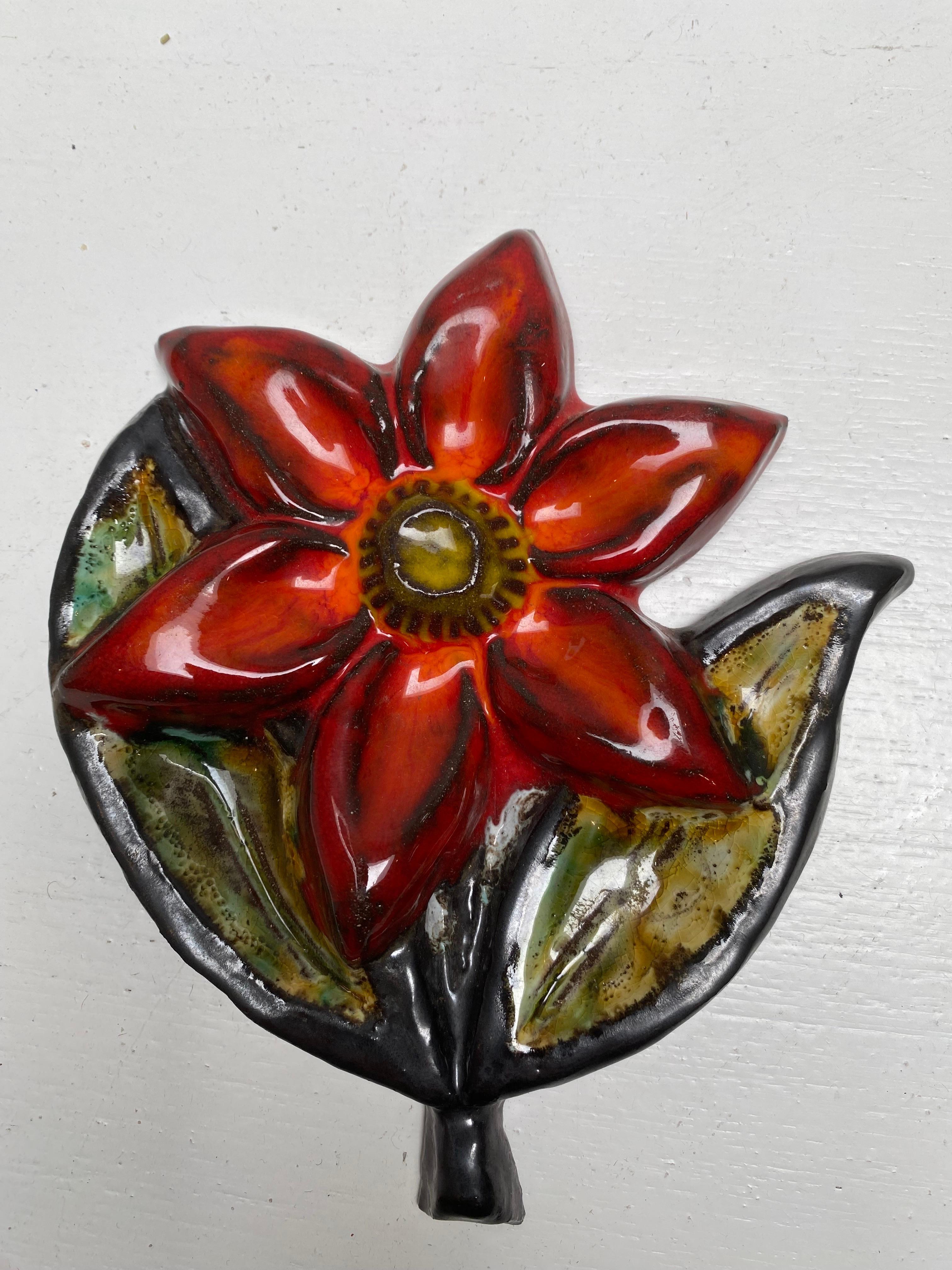 West Germany Ceramic Wall Hanging Set of Four Flowers In Good Condition For Sale In Antwerp, BE
