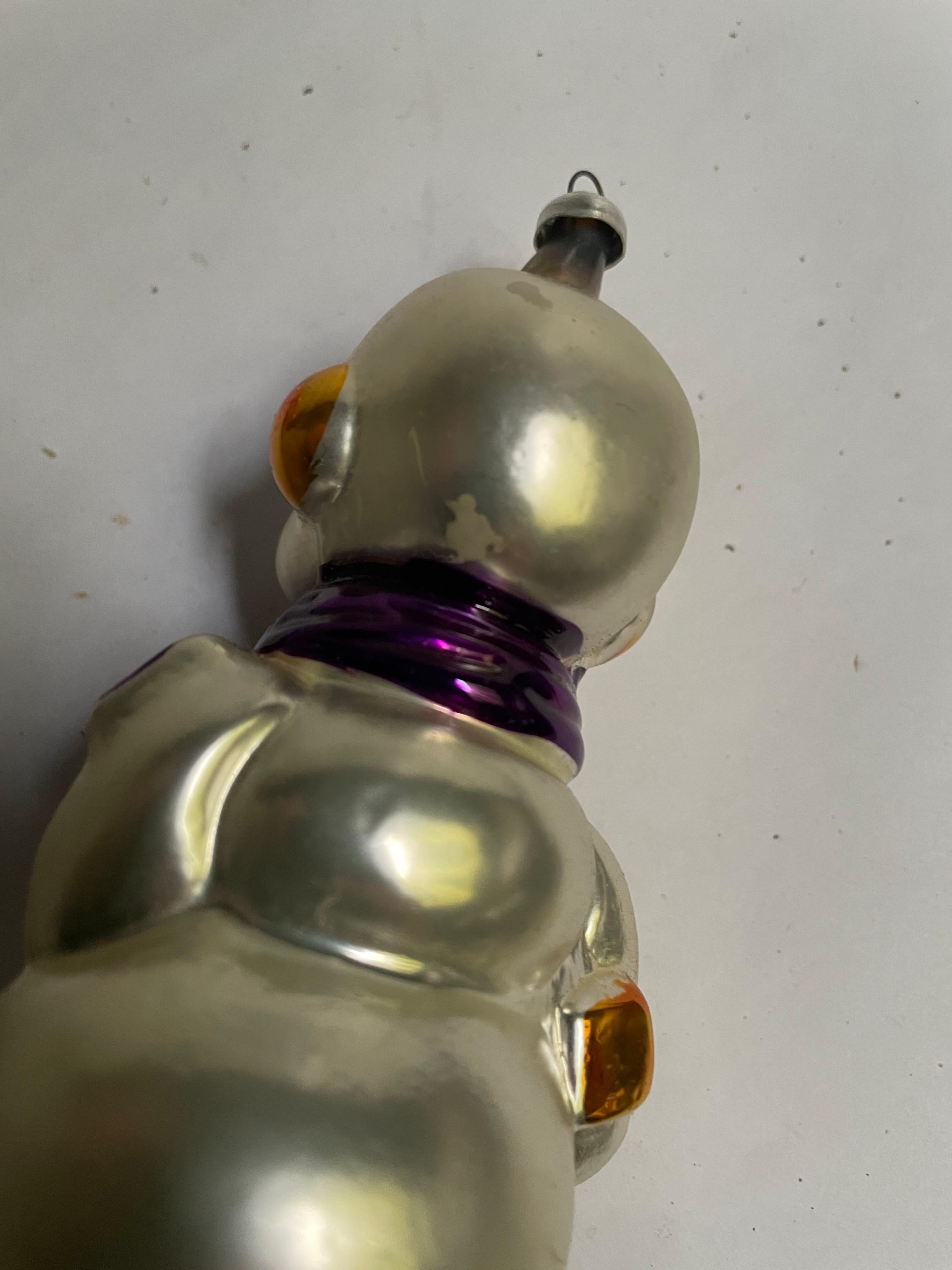 20ième siècle Allemagne de l'Ouest Verre Mercure soufflé Bonhomme de neige Ornement d'arbre de Noël Violet en vente