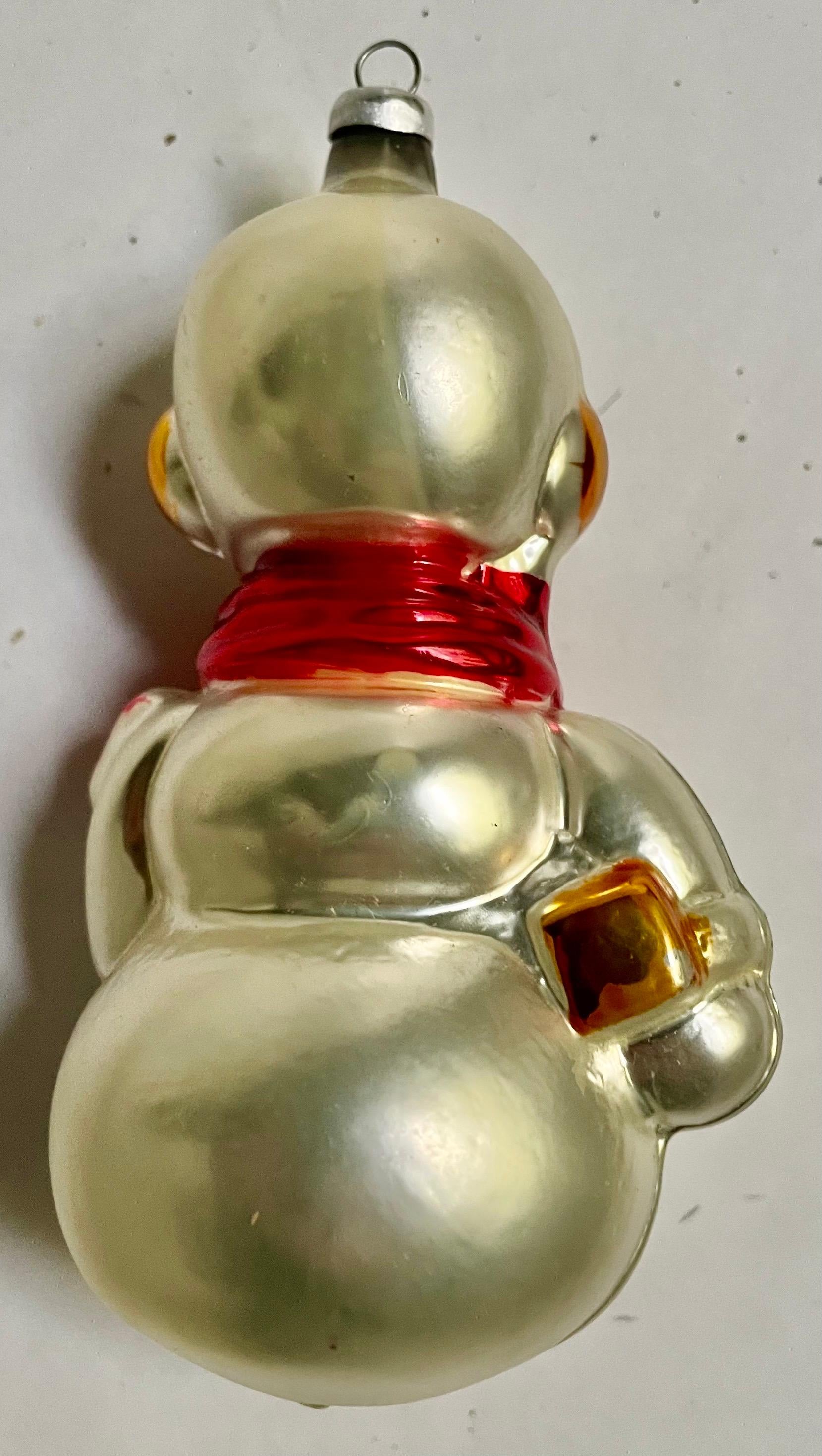 Artisanat Allemagne de l'Ouest Bonhomme de neige soufflé à la bouche Ornement d'arbre de Noël en verre au mercure Foulard rouge en vente