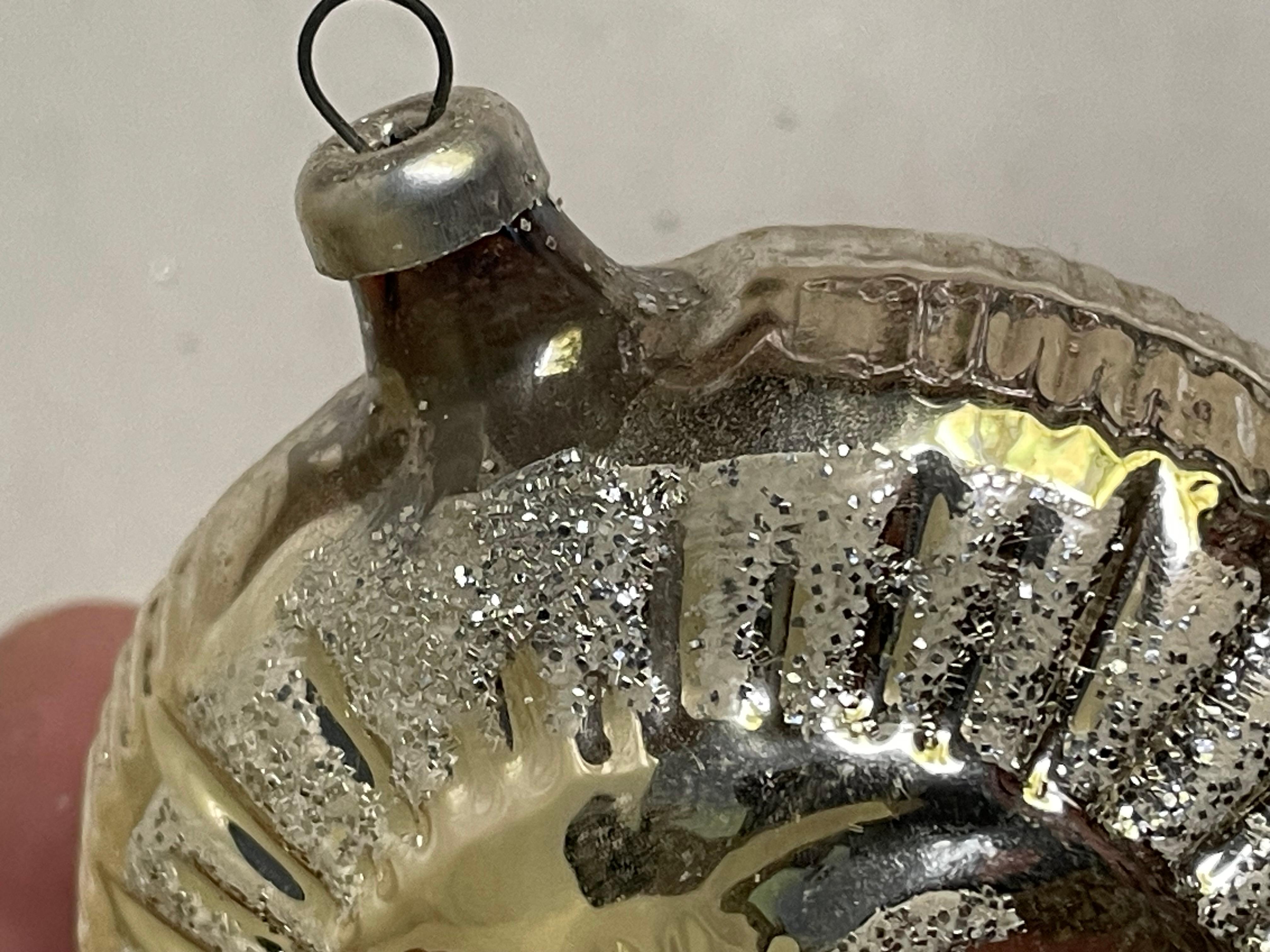 Germania Occidentale Faccia di Luna in vetro soffiato al mercurio d'argento Ornamento per albero di Natale rotondo in vendita 4