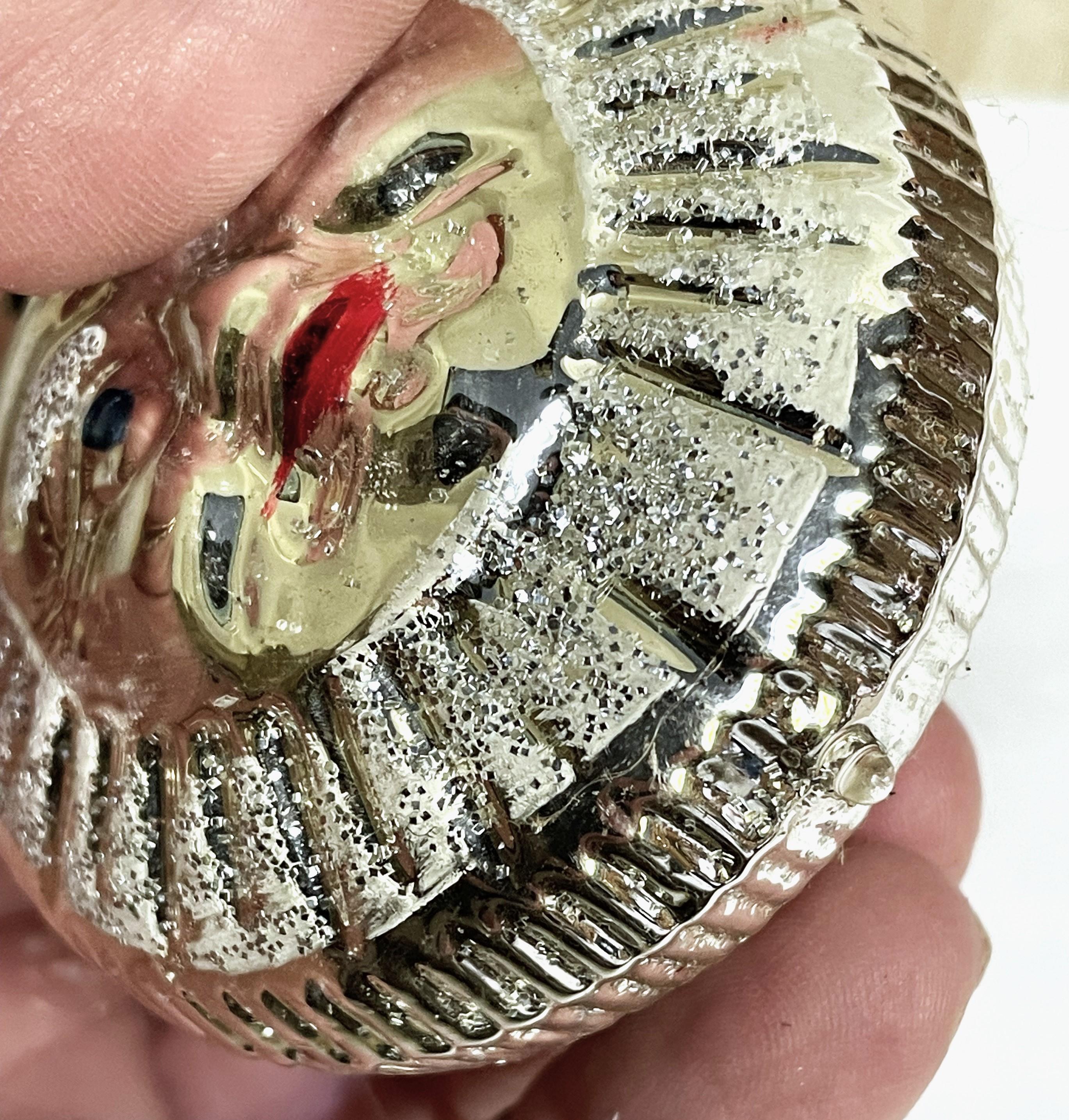 Mid-Century moderno Germania Occidentale Faccia di Luna in vetro soffiato al mercurio d'argento Ornamento per albero di Natale rotondo in vendita