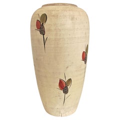 Vase en céramique de l'Allemagne de l'Ouest, de couleur crème et orné de motifs floraux, signé Bay Keramik