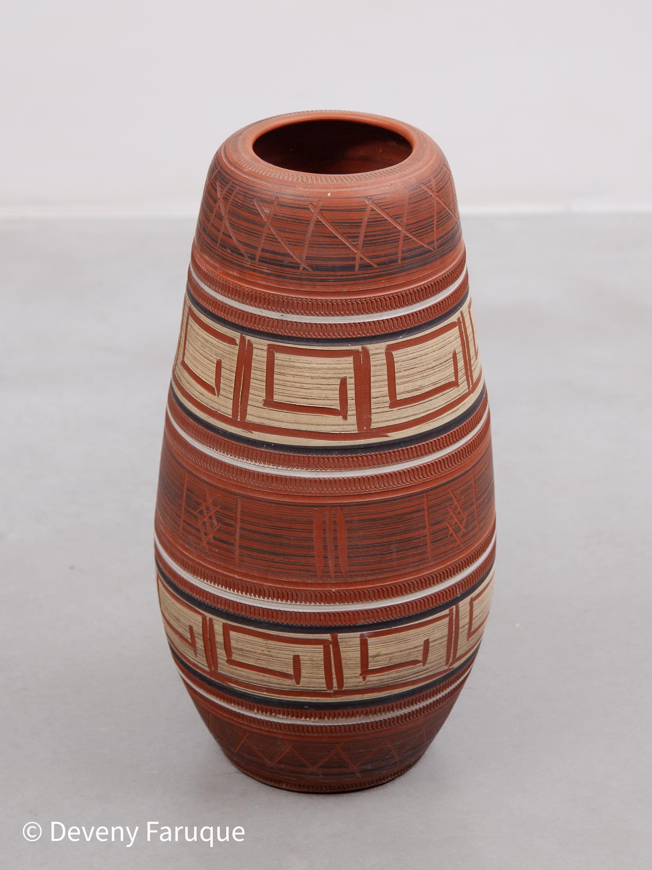 Hand-Crafted West Germany Set of Two red Ceramic Vases designed by AKRU KERAMIK For Sale