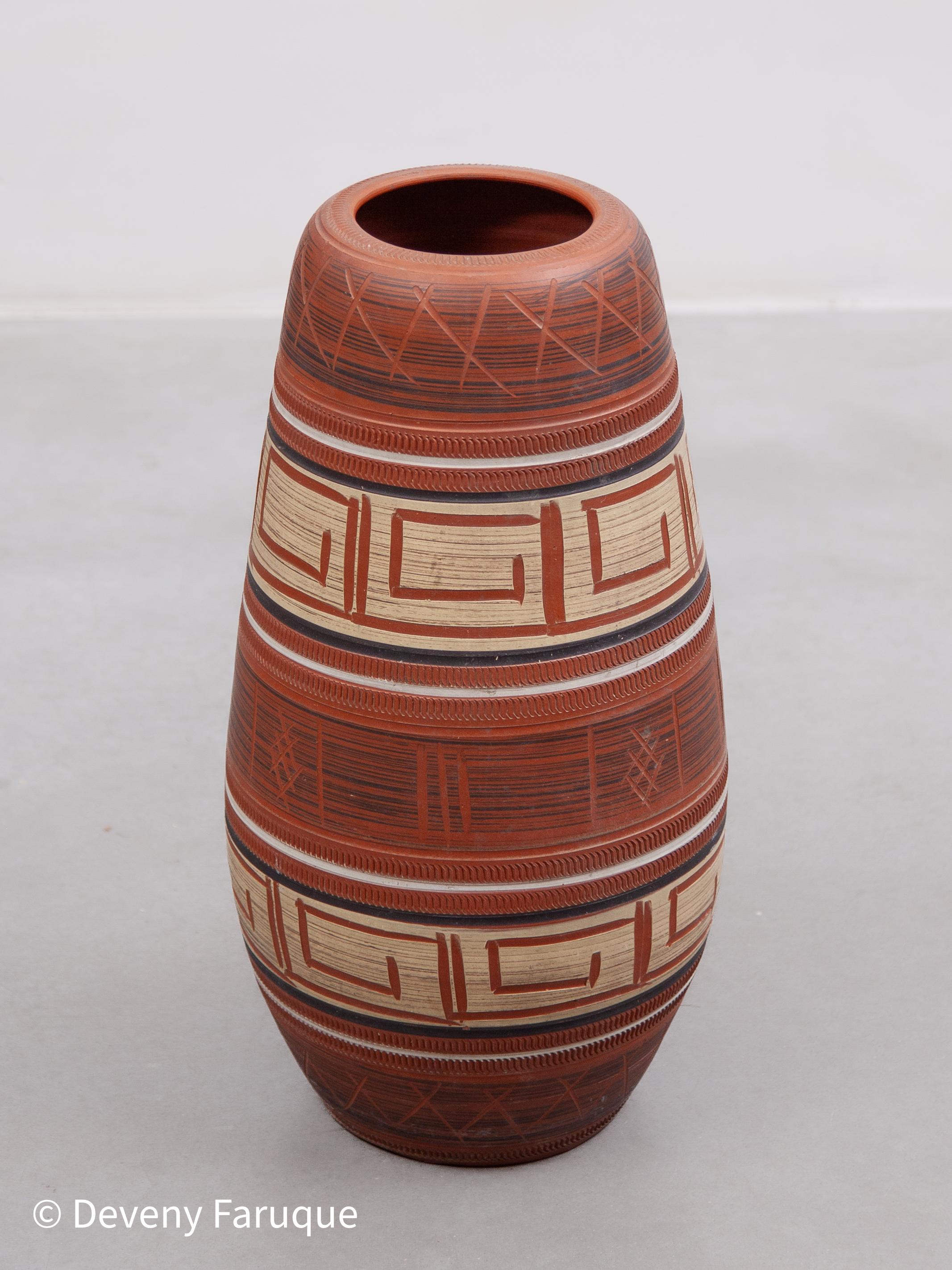 West Germany Set of Two red Ceramic Vases designed by AKRU KERAMIK In Good Condition For Sale In Antwerp, BE
