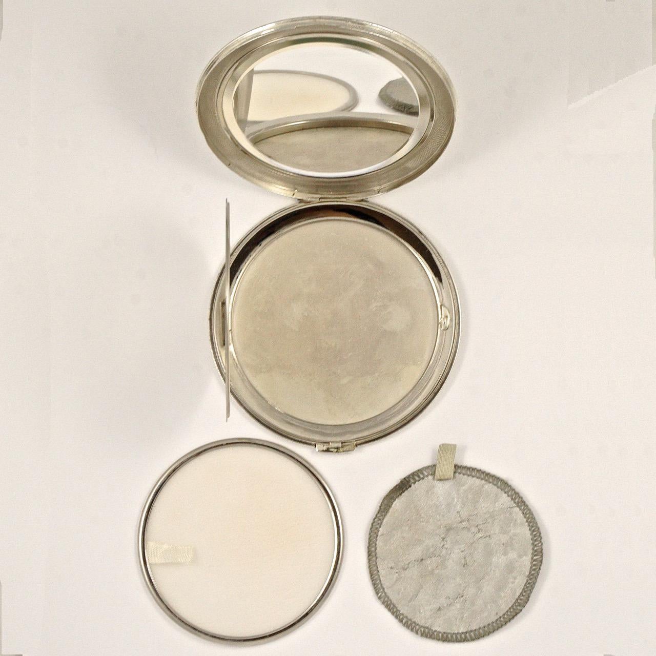 West Germany Sterling Silver Powder Compact with a Leaf Design circa 1950s For Sale 4