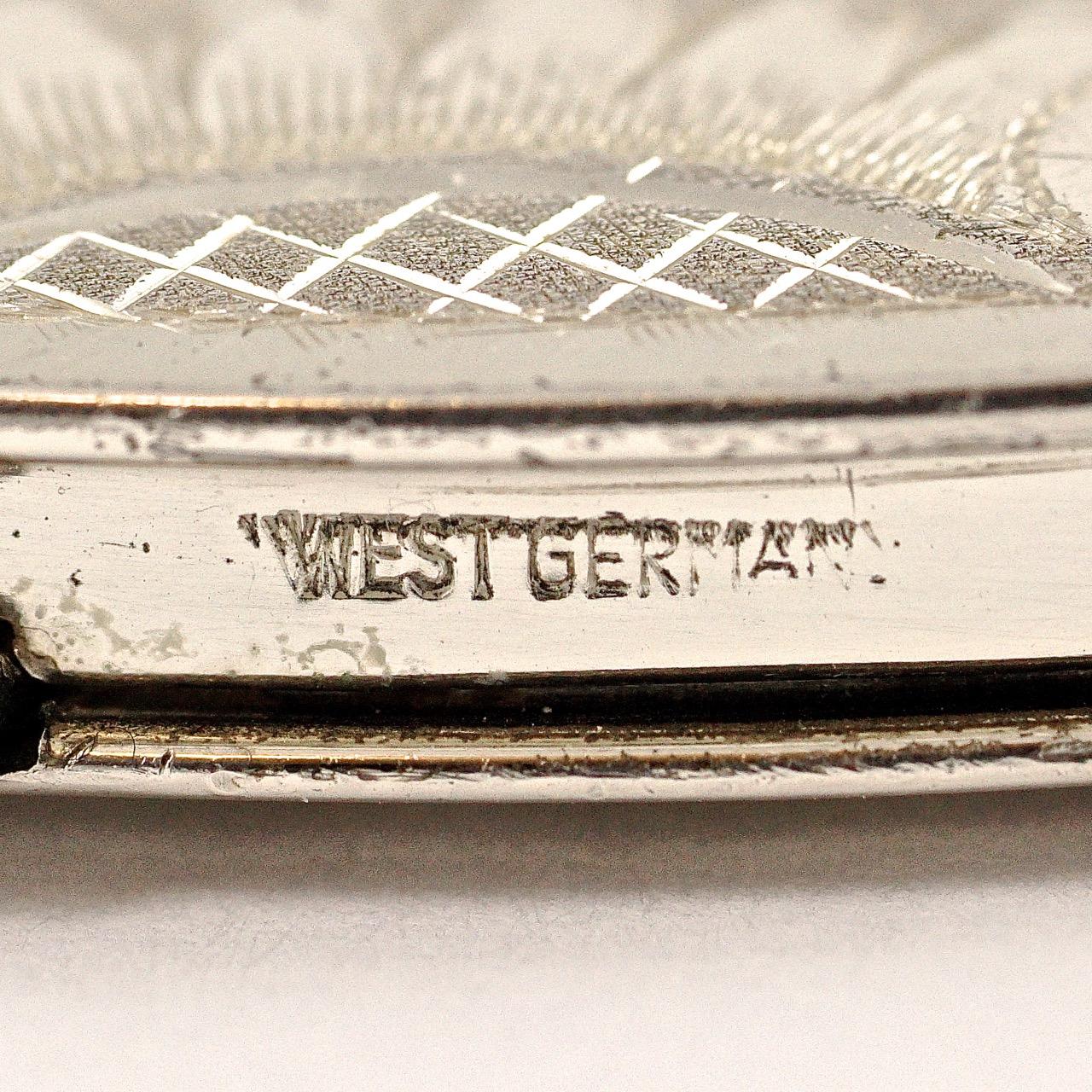 West Germany Sterling Silver Powder Compact with a Leaf Design circa 1950s For Sale 6