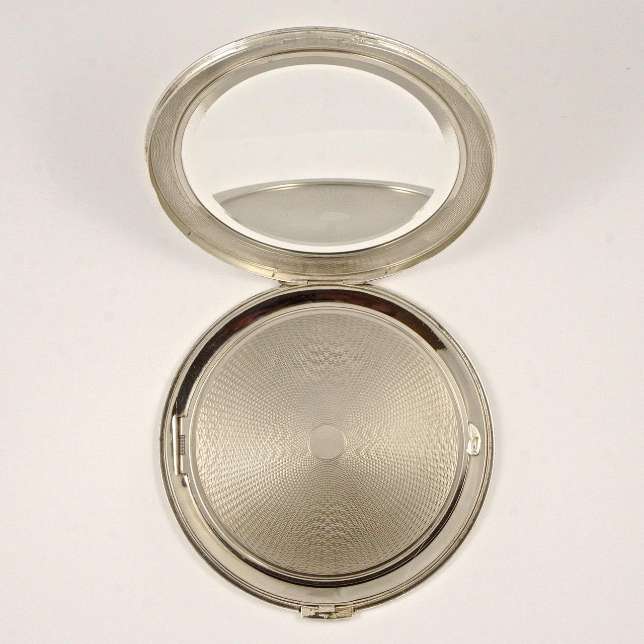 West Germany Sterling Silver Powder Compact with a Leaf Design circa 1950s For Sale 1