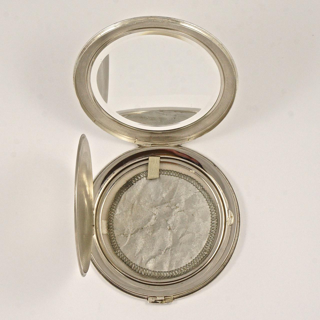West Germany Sterling Silver Powder Compact with a Leaf Design circa 1950s For Sale 2