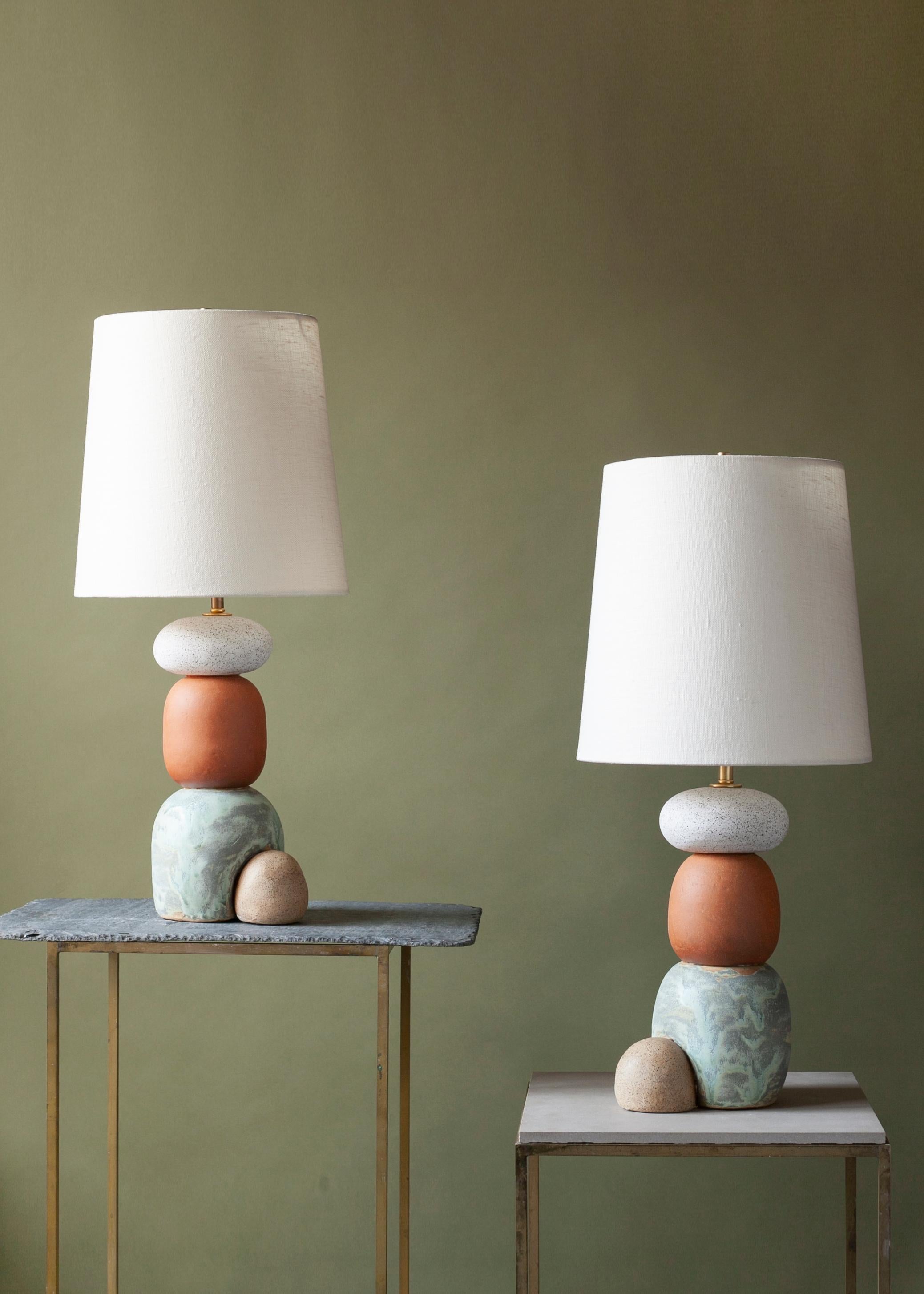 West Lamp Pair, Contemporary Handmade Ceramic Glazed, White, Green, Red Clay (amerikanisch) im Angebot