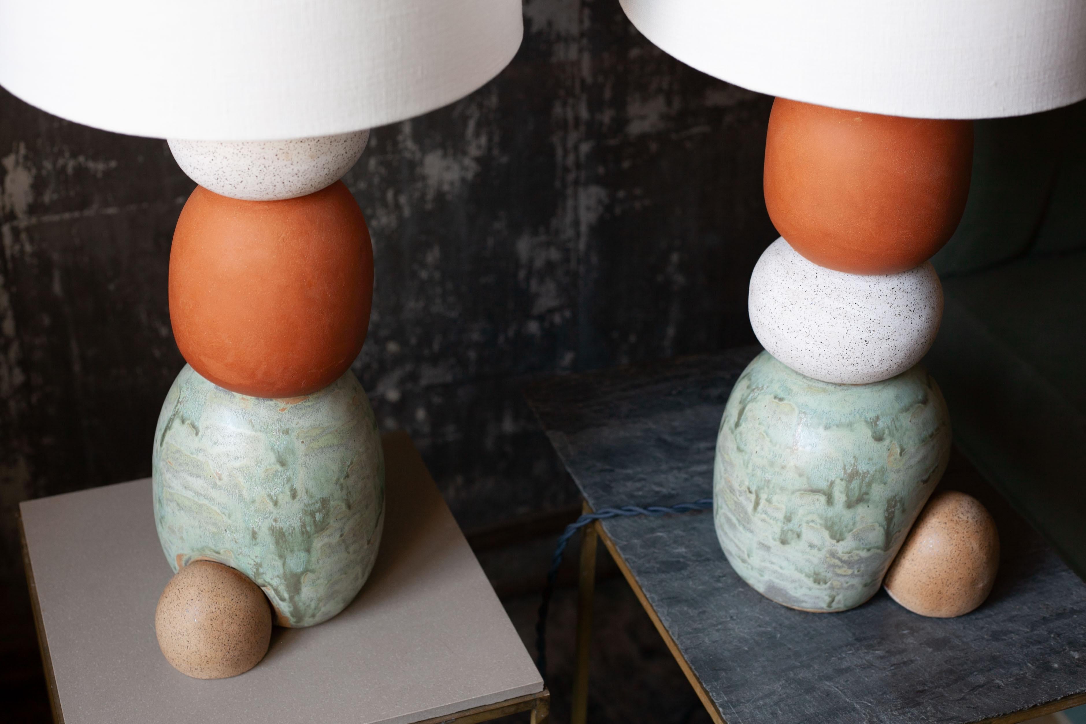 Sculpté Paire de lampes West, Contemporary Handmade Ceramic Glazed, White, Green, Red Clay en vente
