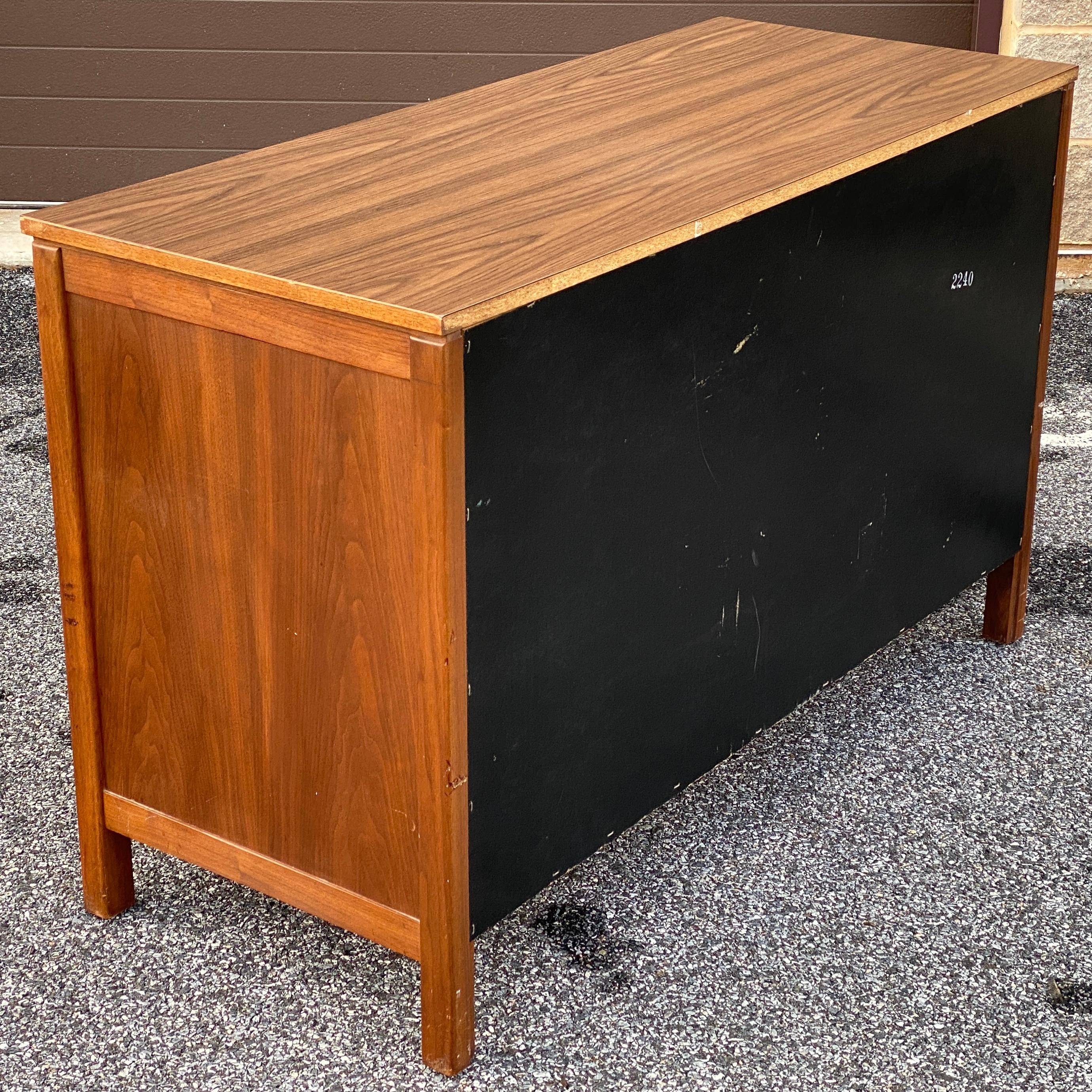 West Michigan Furniture Co. Mid-Century Modern Walnut Double Dresser For Sale 7