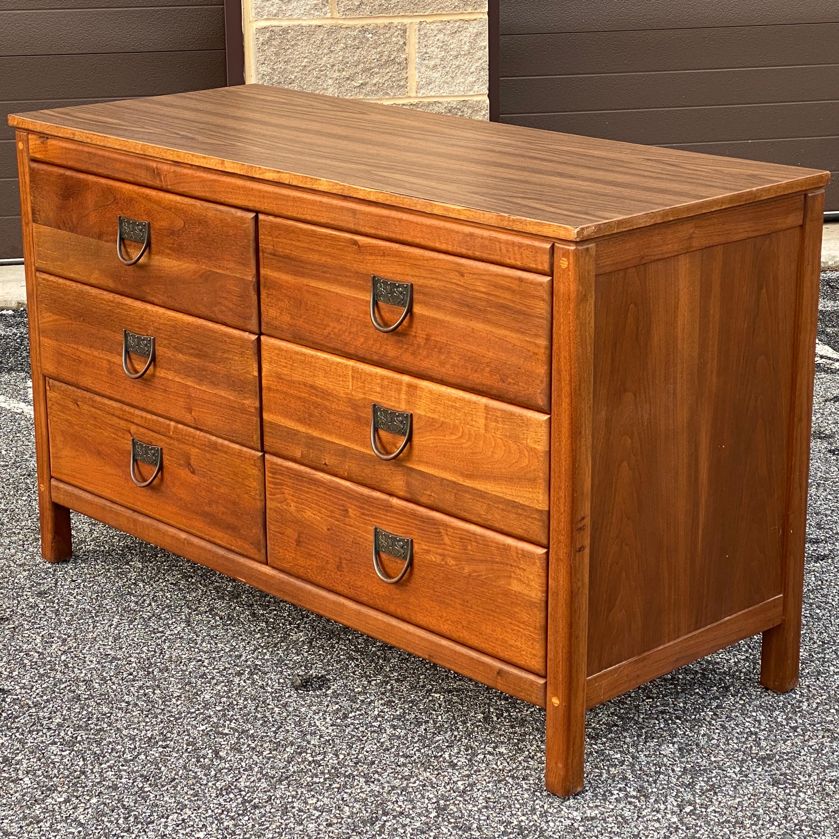 West Michigan Furniture Co. Mid-Century Modern Walnut Double Dresser For Sale 2