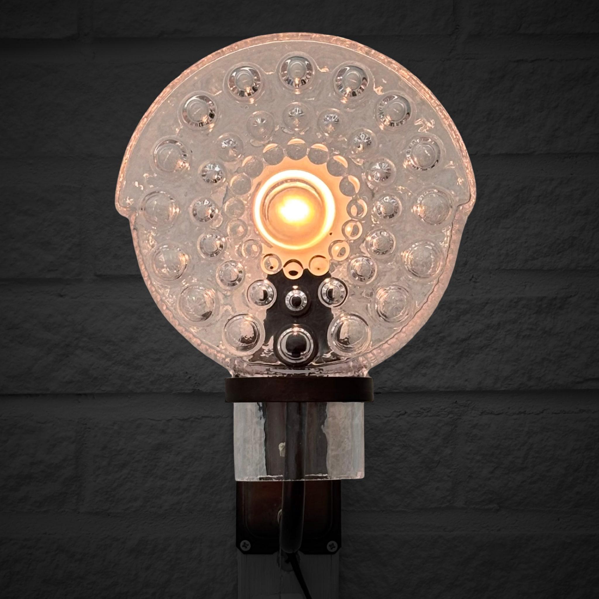 Milieu du XXe siècle Westal, lampe de façade extérieure scandinave, cuivre et verre, Suède, années 1960 en vente