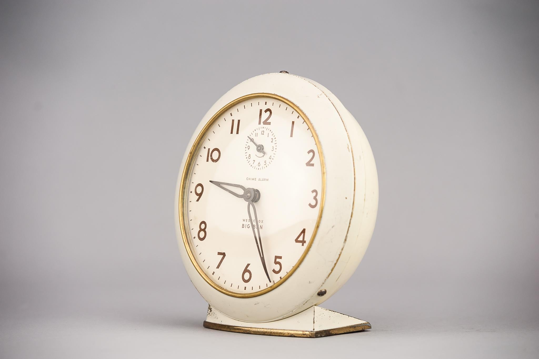 Westclox Big Ben alarm clock circa 1950s. Made in the U.S.A
Full functionality.
Very nice alarm clock sound.