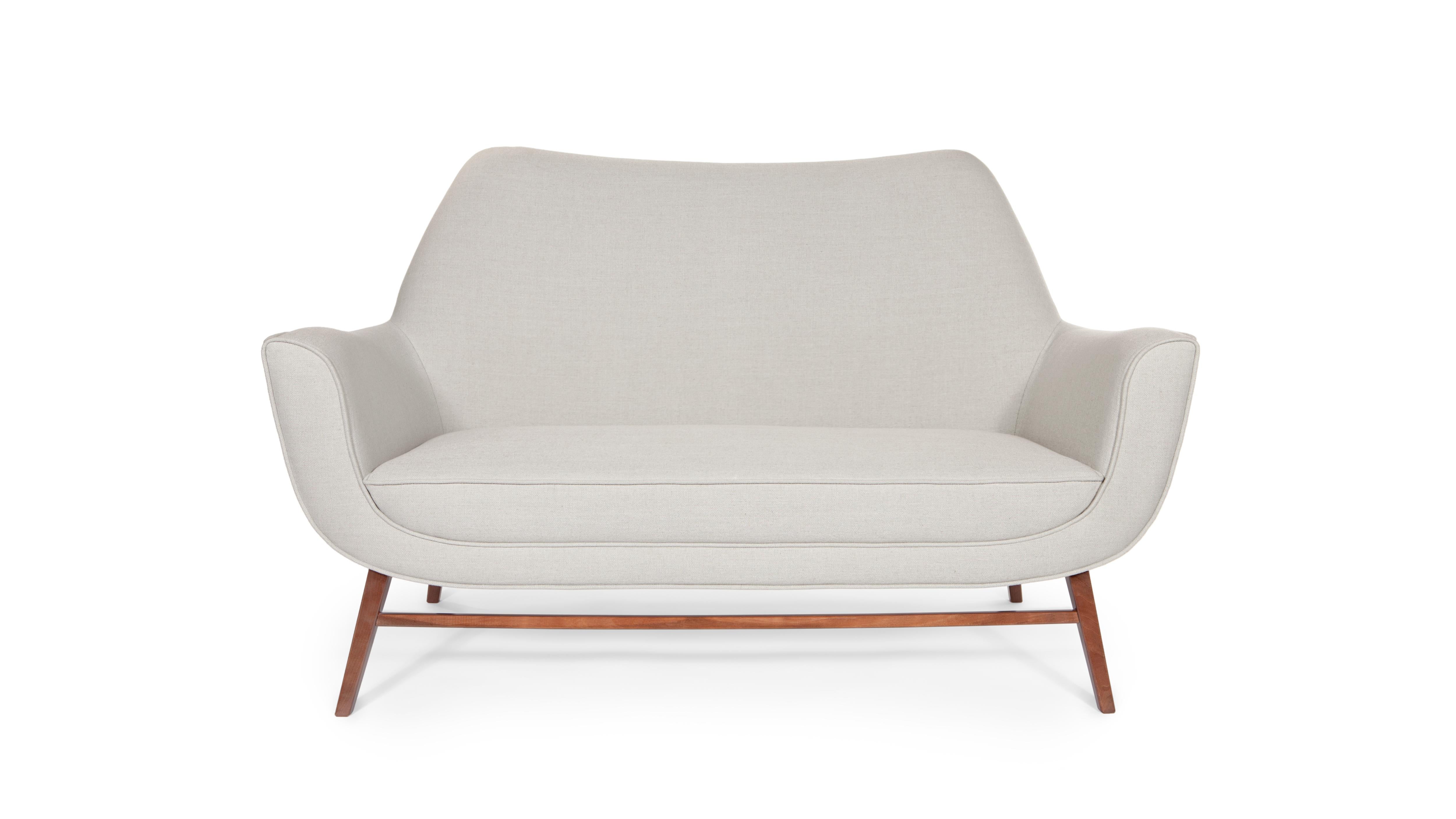 Western 2-Sitz-Sofa von InsidherLand
Abmessungen: T 82 x B 150 x H 95 cm.
MATERIALIEN: Nussbaum, InsidherLand Canyon Ref. Hellgrauer Stoff.
30 kg.
Erhältlich in verschiedenen Stoffen.

Das Westernsofa ähnelt dem ursprünglichen Design des