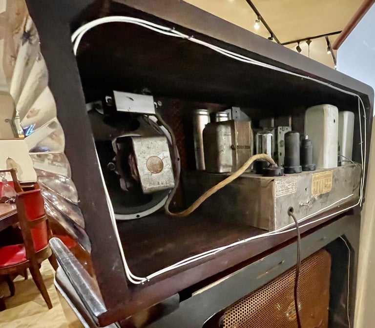 Mid-20th Century Western Air Patrol 76 Bluetooth Restored Vintage Art Deco Radio For Sale