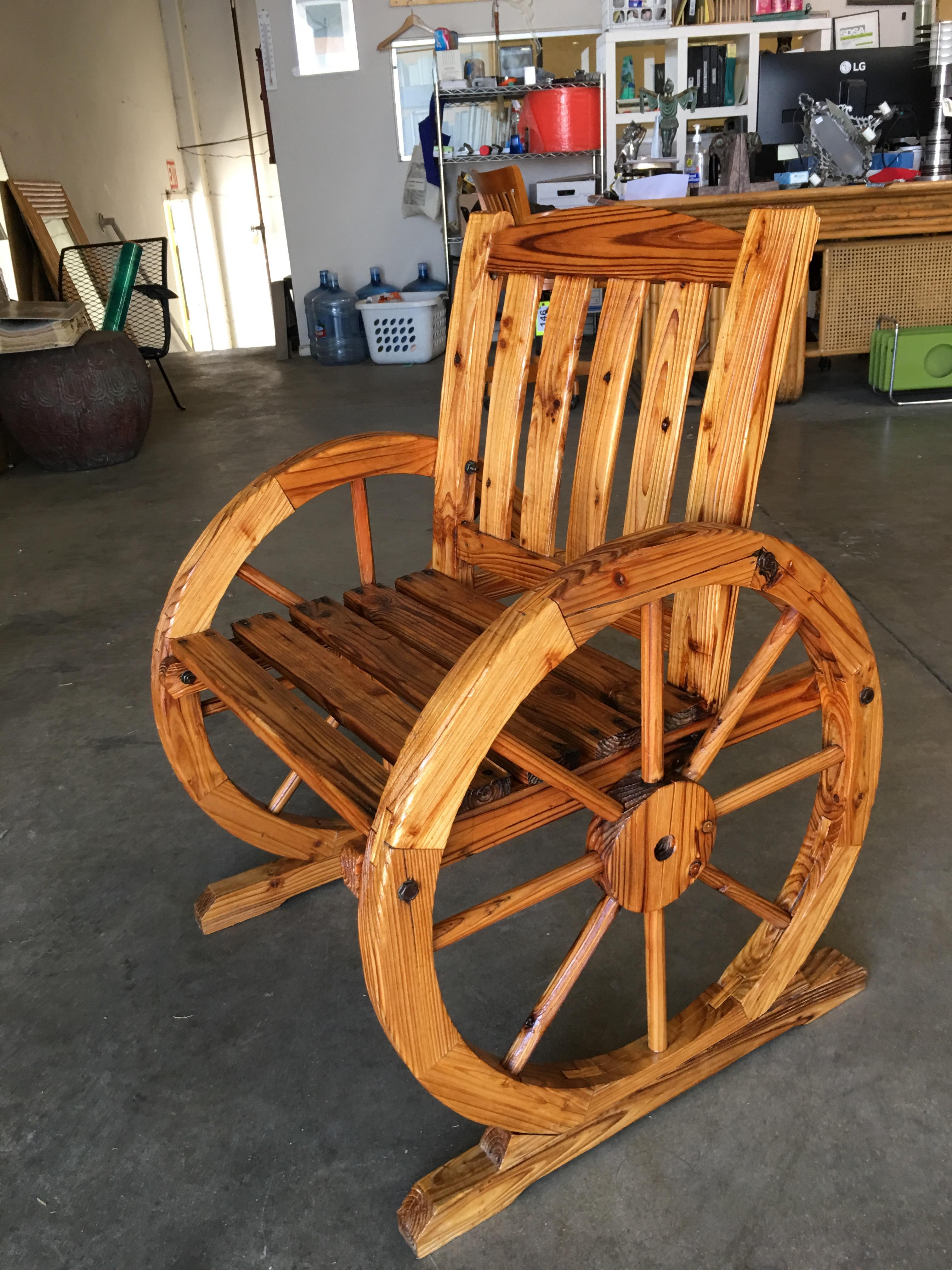 Western Folk Art Wagon Wheel Table and Chairs Set, 1960 In Excellent Condition For Sale In Van Nuys, CA