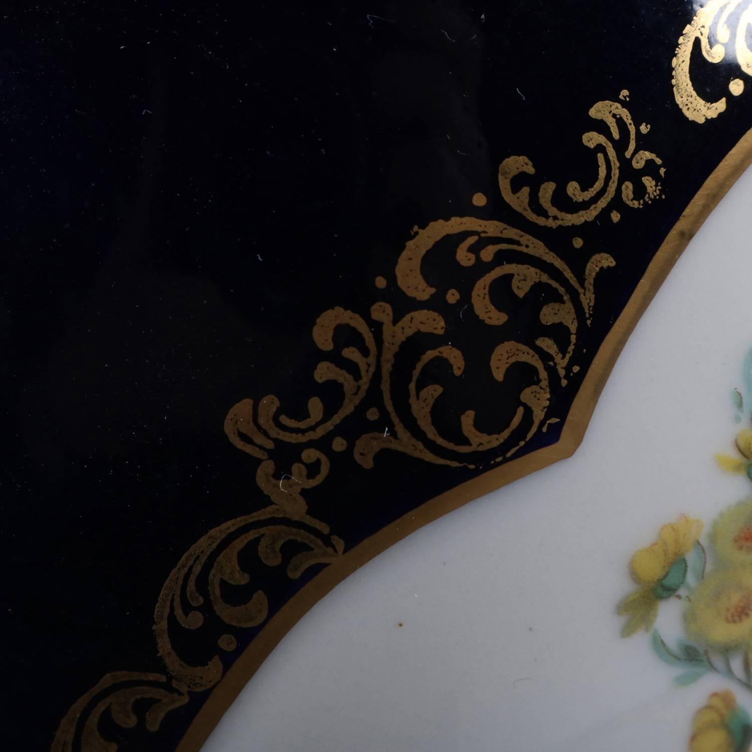 Urnes en porcelaine cobalt et dorée peintes à la main de l'école de Meissen, Allemagne de l'Ouest 6