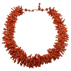 Collana vintage in plastica color oro con corallo rosso a rami, firmata "WESTERN GERMANY"