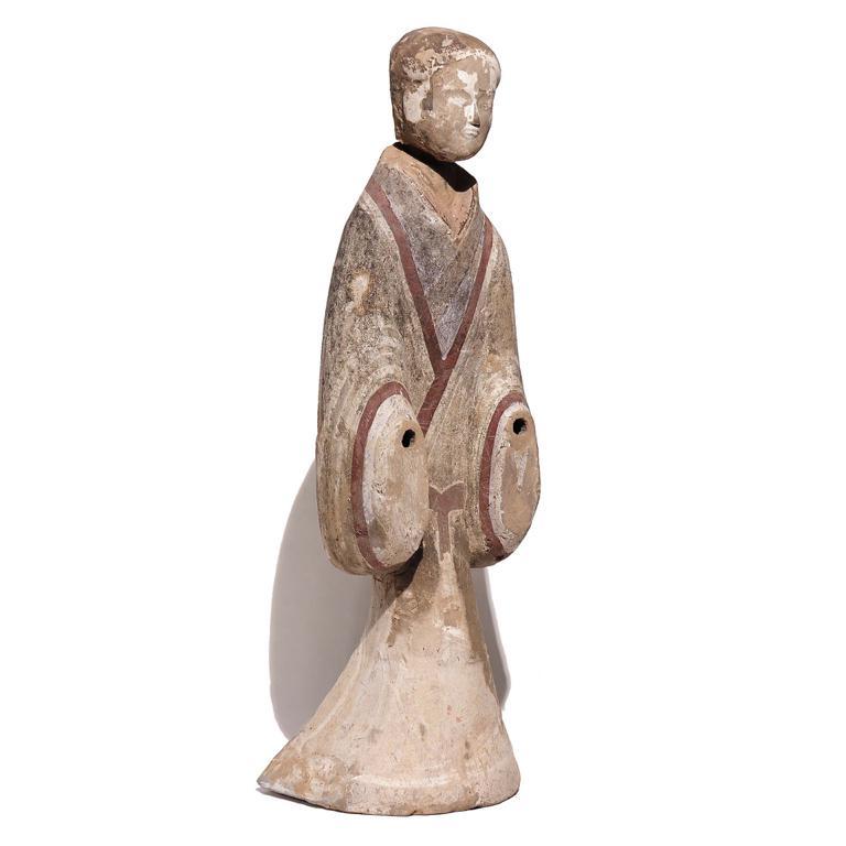 Figurine de tombeau féminine debout en faïence grise peinte par les Han de l'Ouest Bon état - En vente à Point Richmond, CA