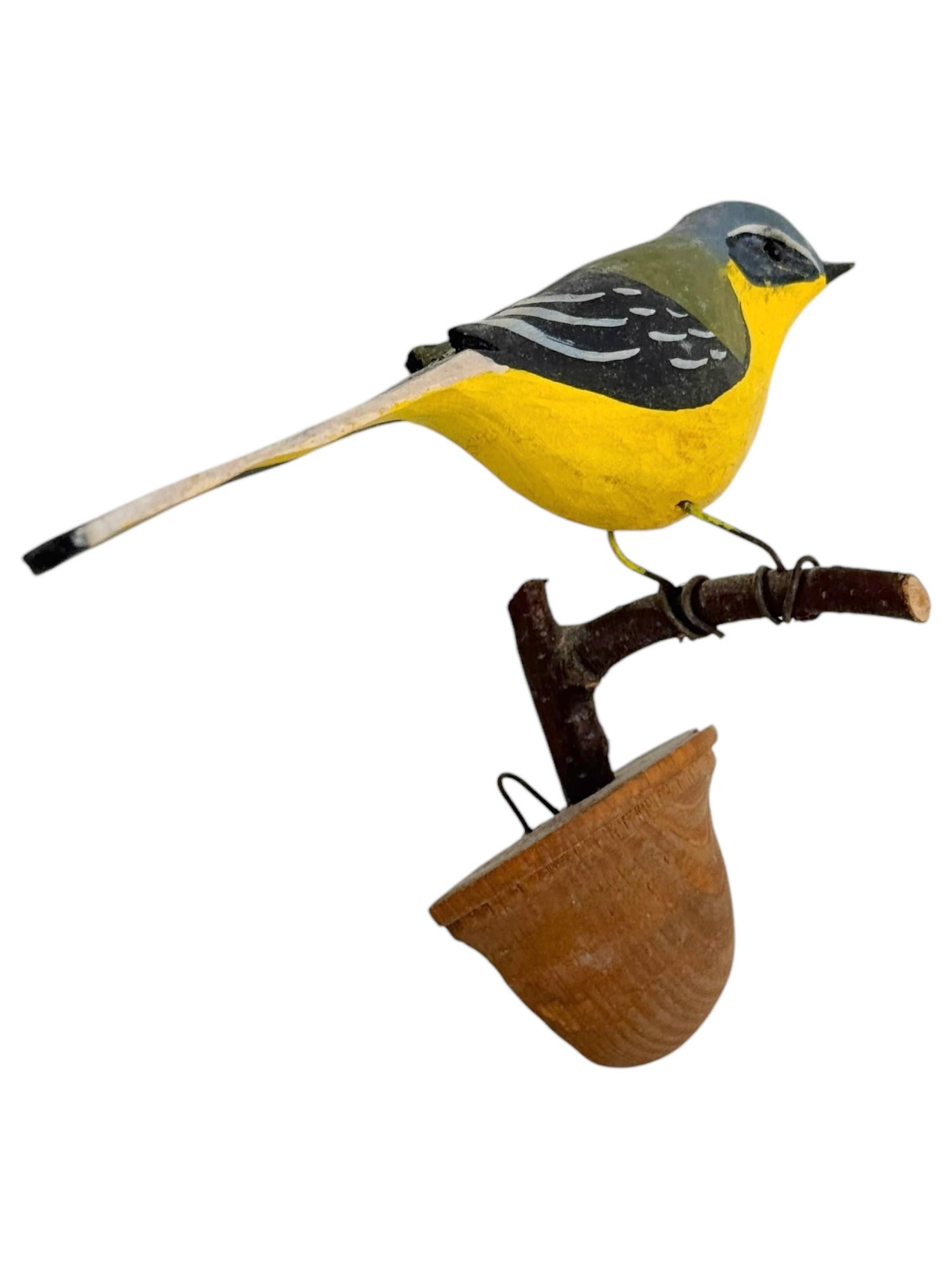 Lavandera boyera occidental Vichtauer Pájaro tallado a mano en madera Arte popular Austria Años 20 Austríaco en venta