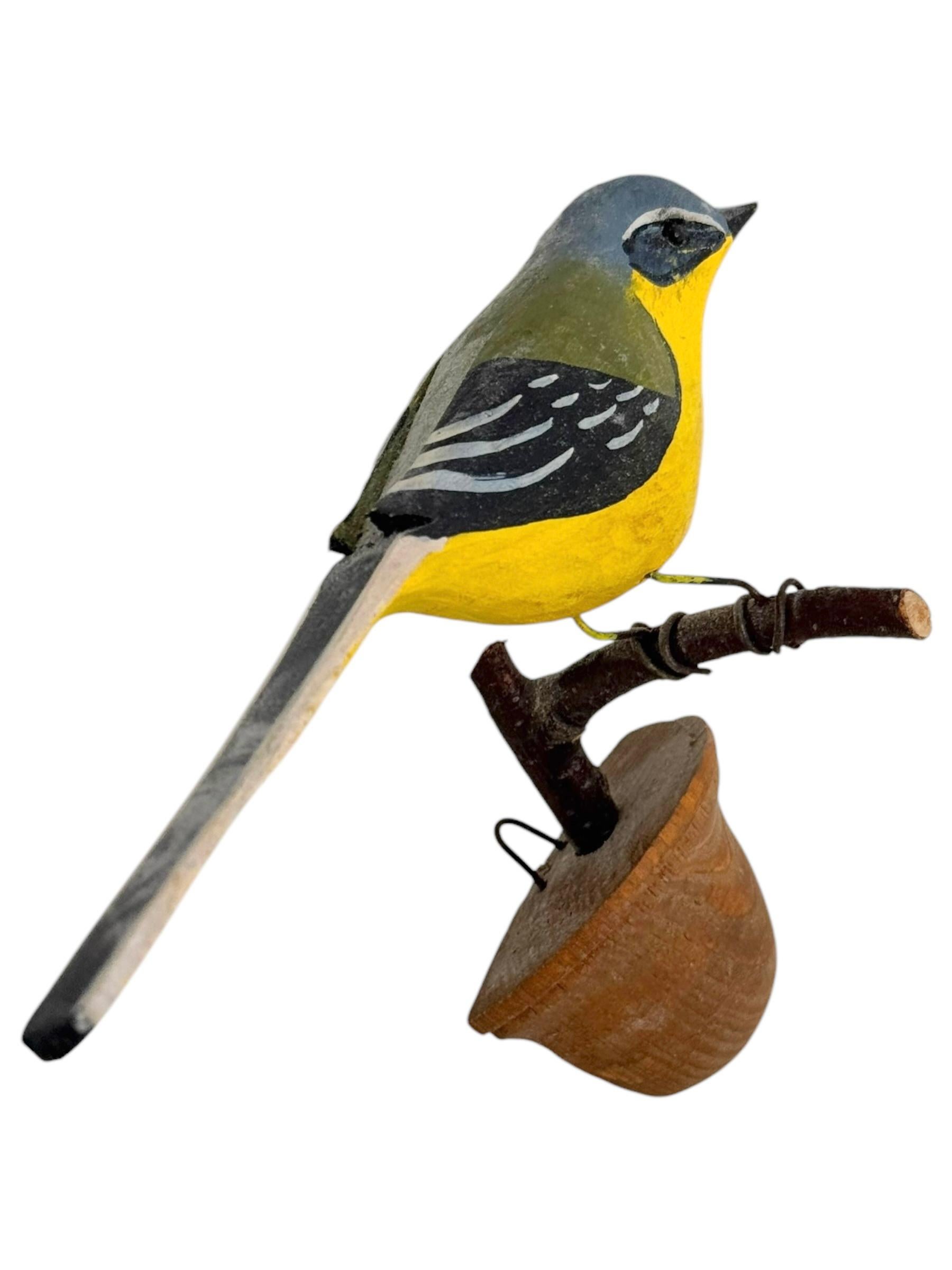 Lavandera boyera occidental Vichtauer Pájaro tallado a mano en madera Arte popular Austria Años 20 Tallado a mano en venta