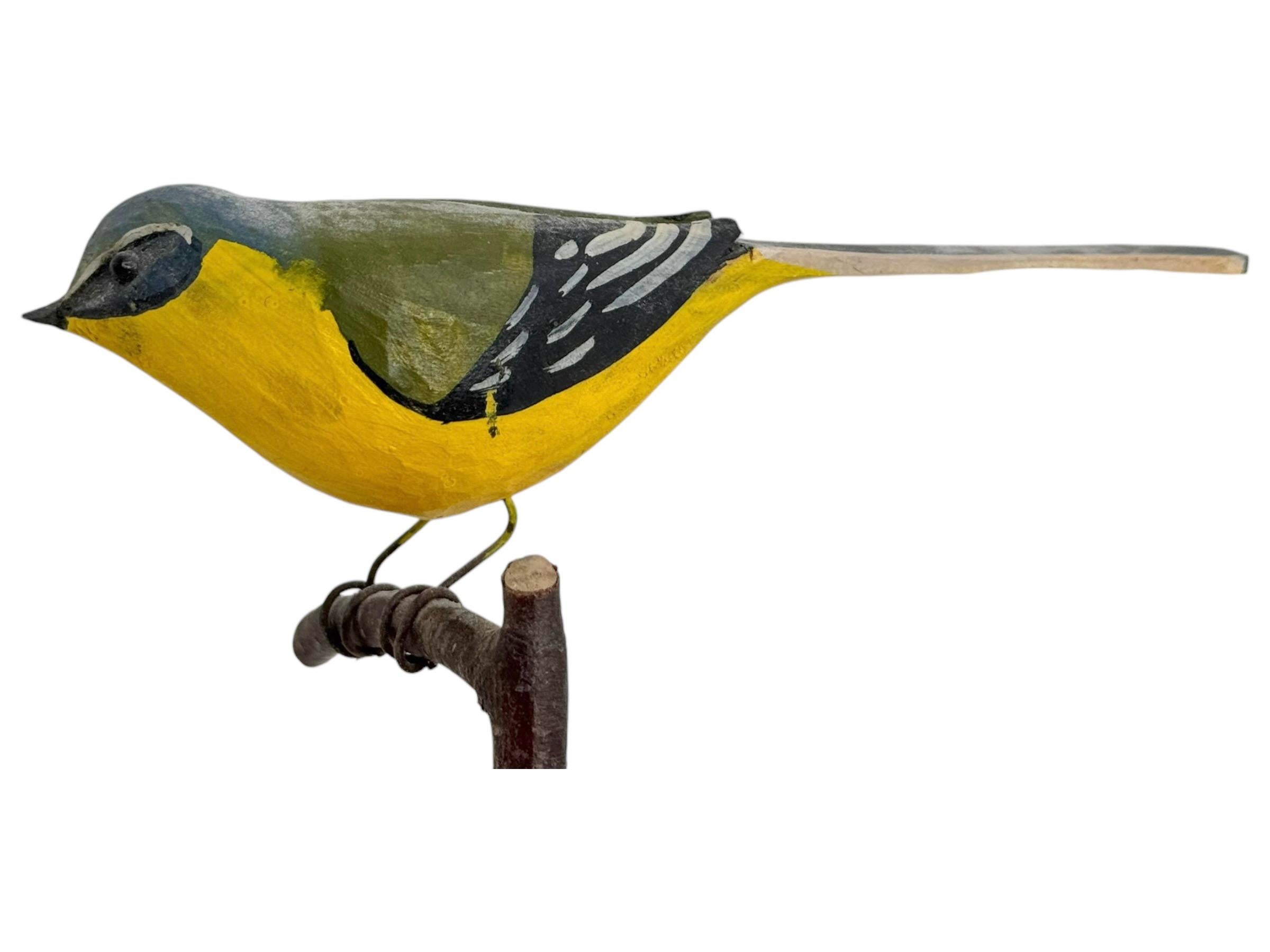 Lavandera boyera occidental Vichtauer Pájaro tallado a mano en madera Arte popular Austria Años 20 siglo XX en venta