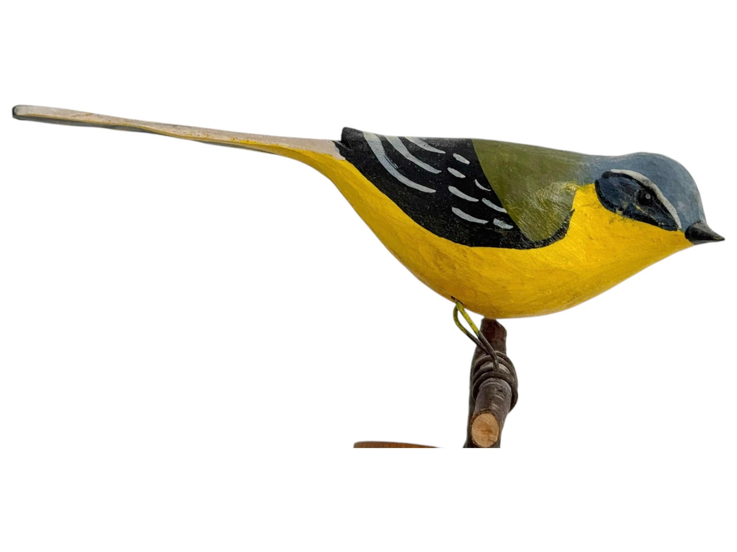 Lavandera boyera occidental Vichtauer Pájaro tallado a mano en madera Arte popular Austria Años 20 en venta 1