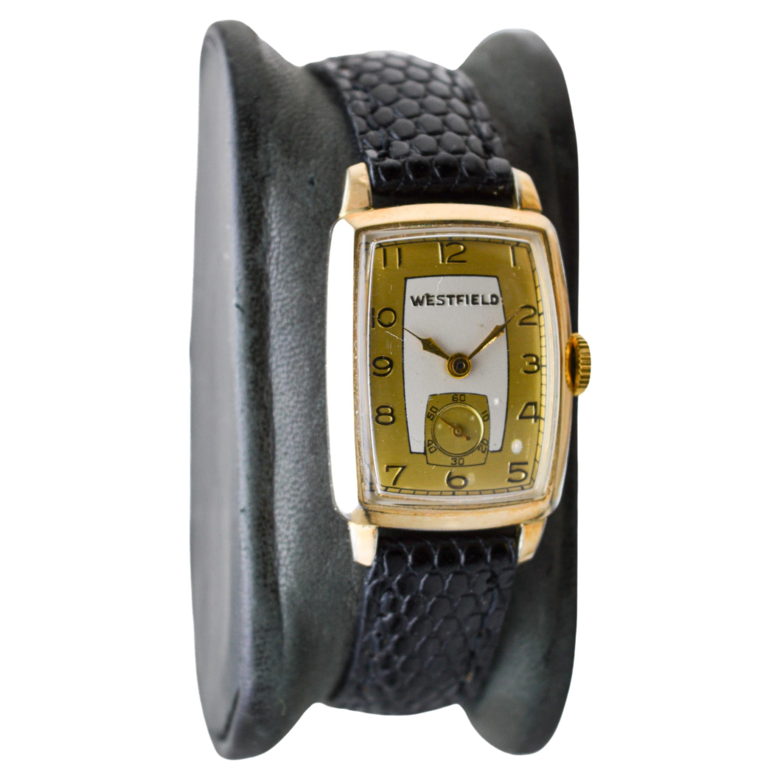 FABRIK / HAUS: Westfield Watch Company
STIL / REFERENZ: Art Deco
METALL / MATERIAL: Gelbgold-Füllung
CIRCA / JAHR: 1940er Jahre
ABMESSUNGEN / GRÖSSE: Länge 35mm X Breite 22mm
UHRWERK / KALIBER: Handaufzug / 7 Jewels 
ZIFFERBLATT / ZEIGER: Zweifarbig
