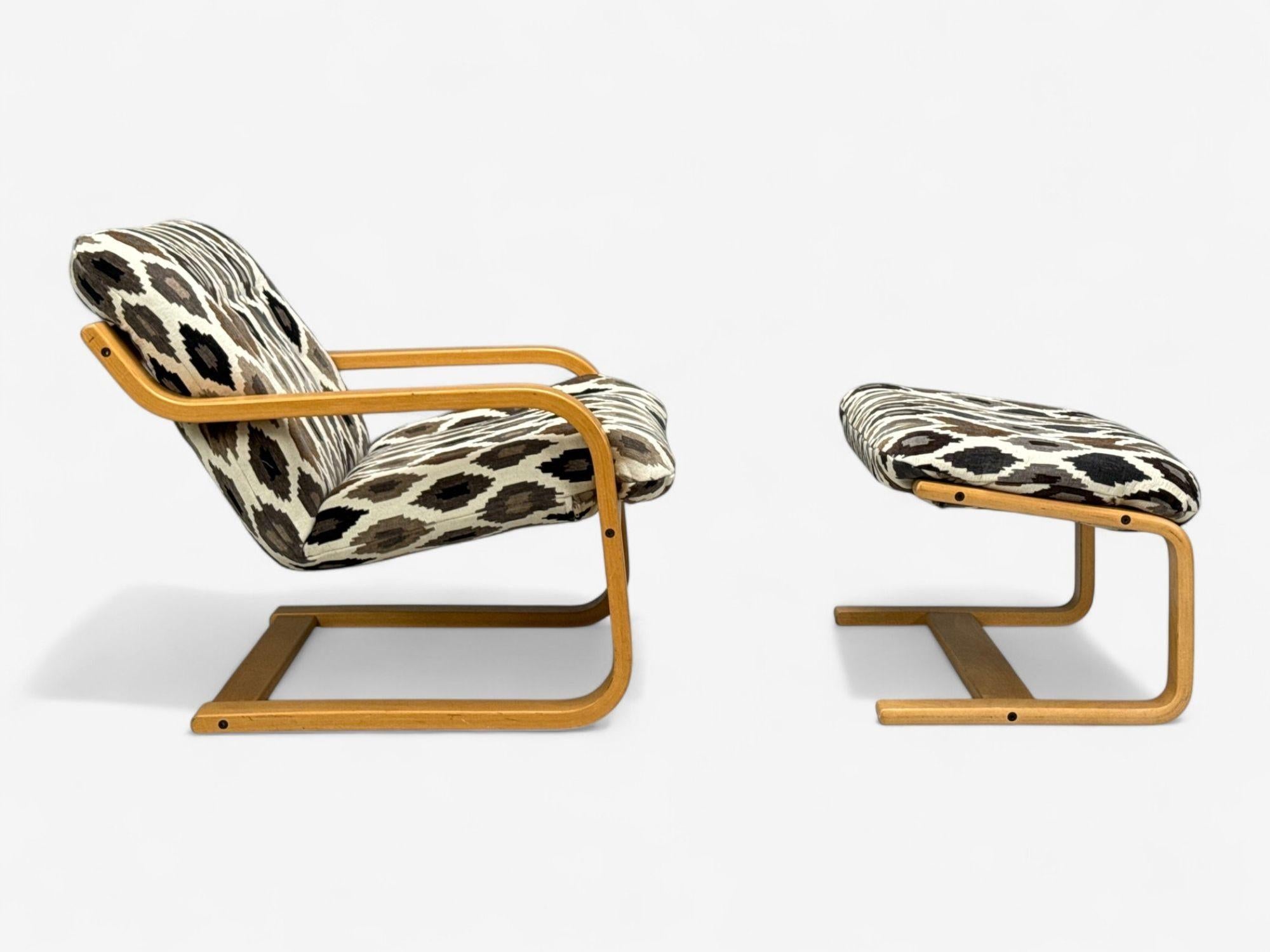 Mid-Century Modern Westnofa, bois courbé, tissu, chaise longue et ottoman, Norvège, années 1960 en vente