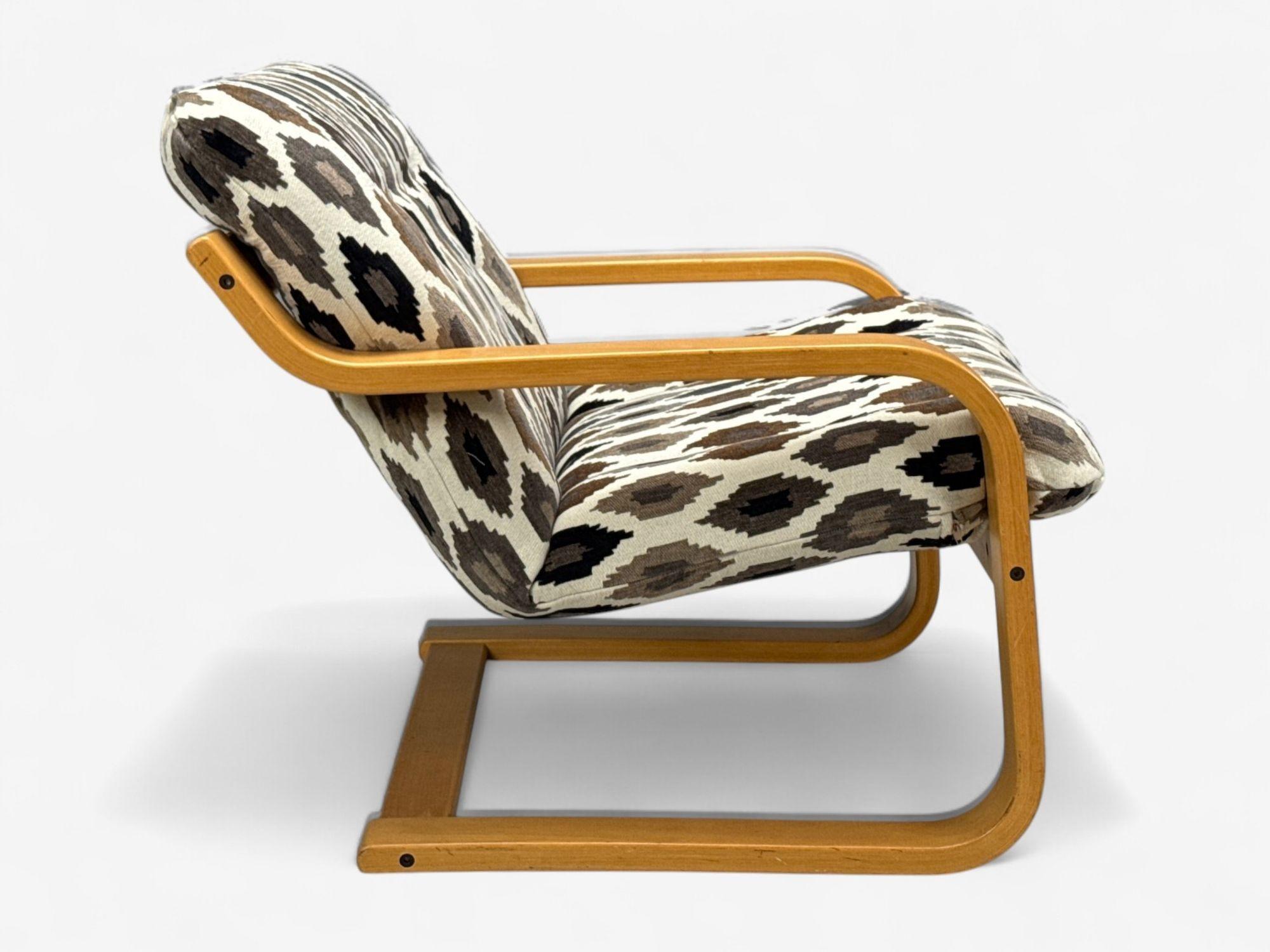 Tissu Westnofa, bois courbé, tissu, chaise longue et ottoman, Norvège, années 1960 en vente