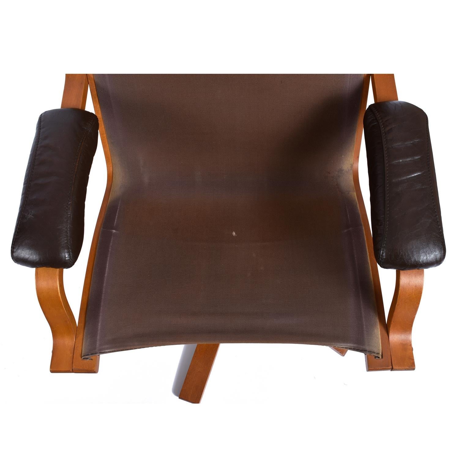 Westnofa Brown Leather Scandinavian Sling Canvas Recliner Chair with Ottoman In Good Condition In Chattanooga, TN