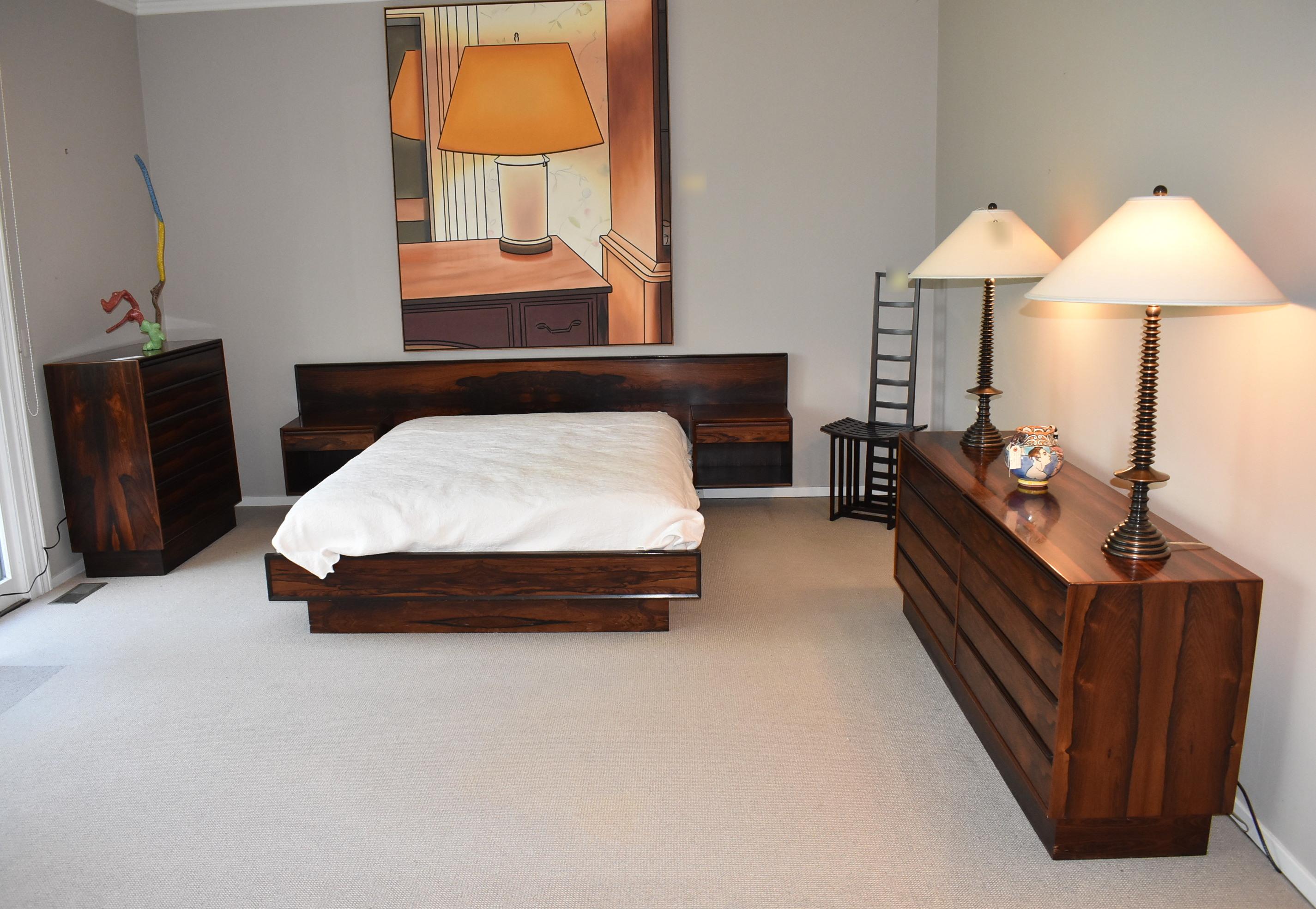 Westnofa Furniture 4-Piece Rosewood Bedroom Set Queen Size Floating Frame (Ensemble de chambre à coucher en bois de rose) en vente 13