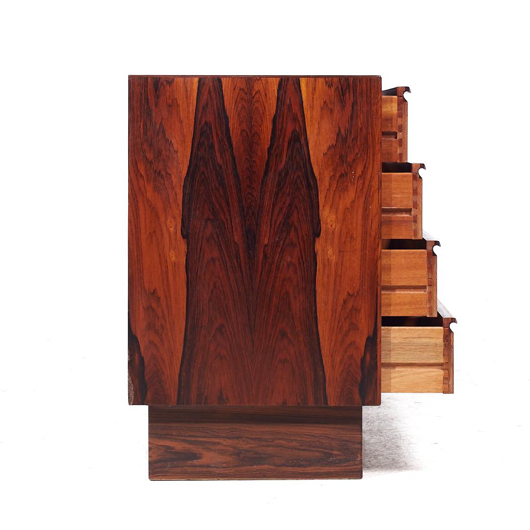 Westnofa Mid Century Danish Rosewood 8 Drawer Lowboy Dresser In Good Condition For Sale In Countryside, IL