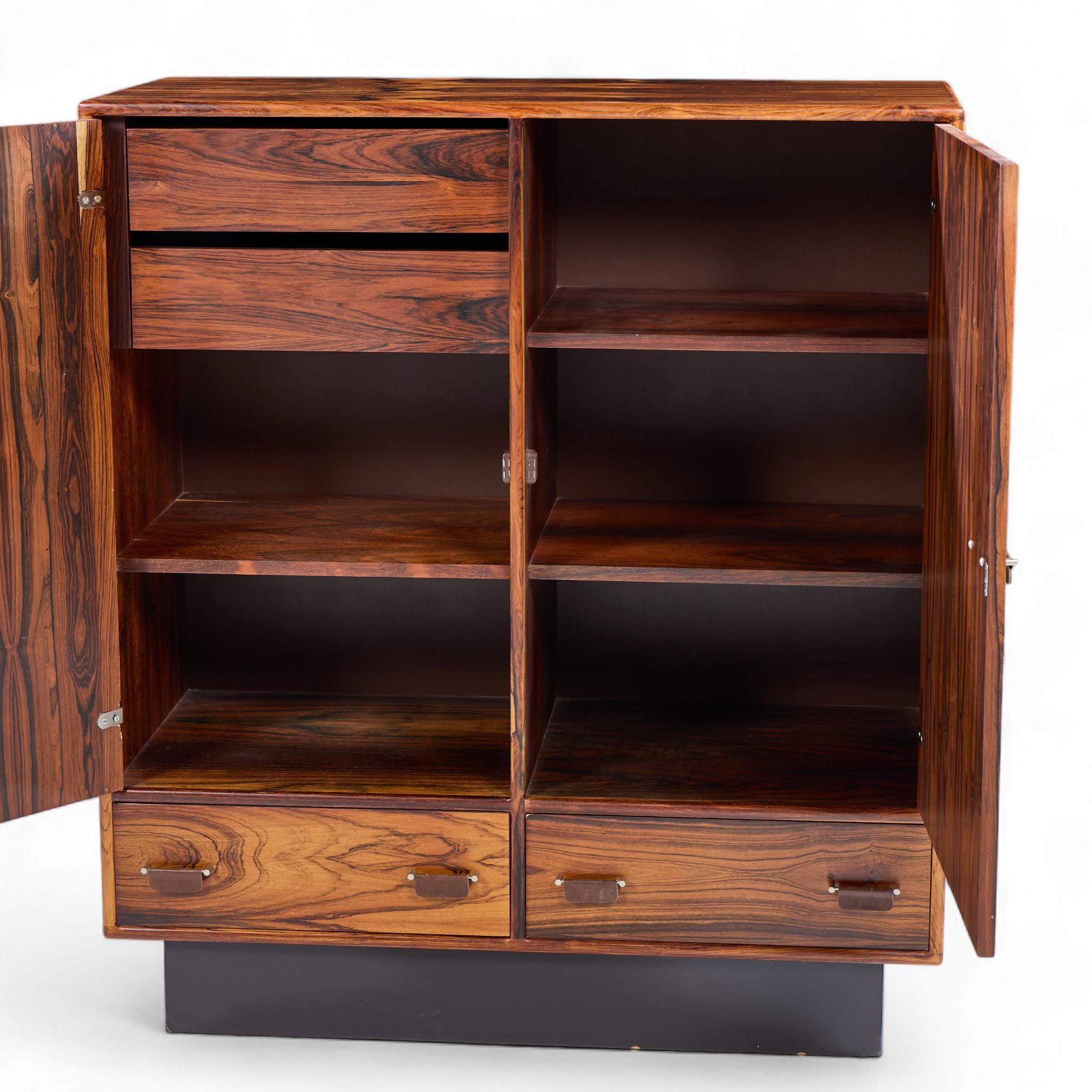 Armario danés de palisandro Westnofa Mid Century finales del siglo XX en venta